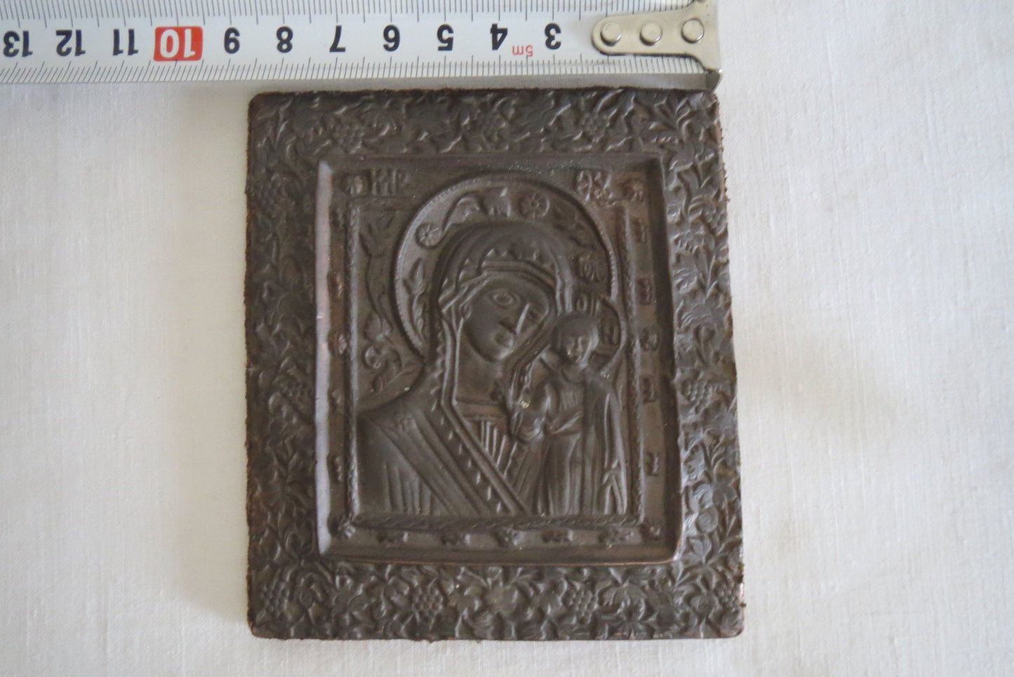 Groupe de 4 anciennes icônes orthodoxes pour enfants appelées en Russie « Bogomater » ou « Marie et l'Enfant ». 