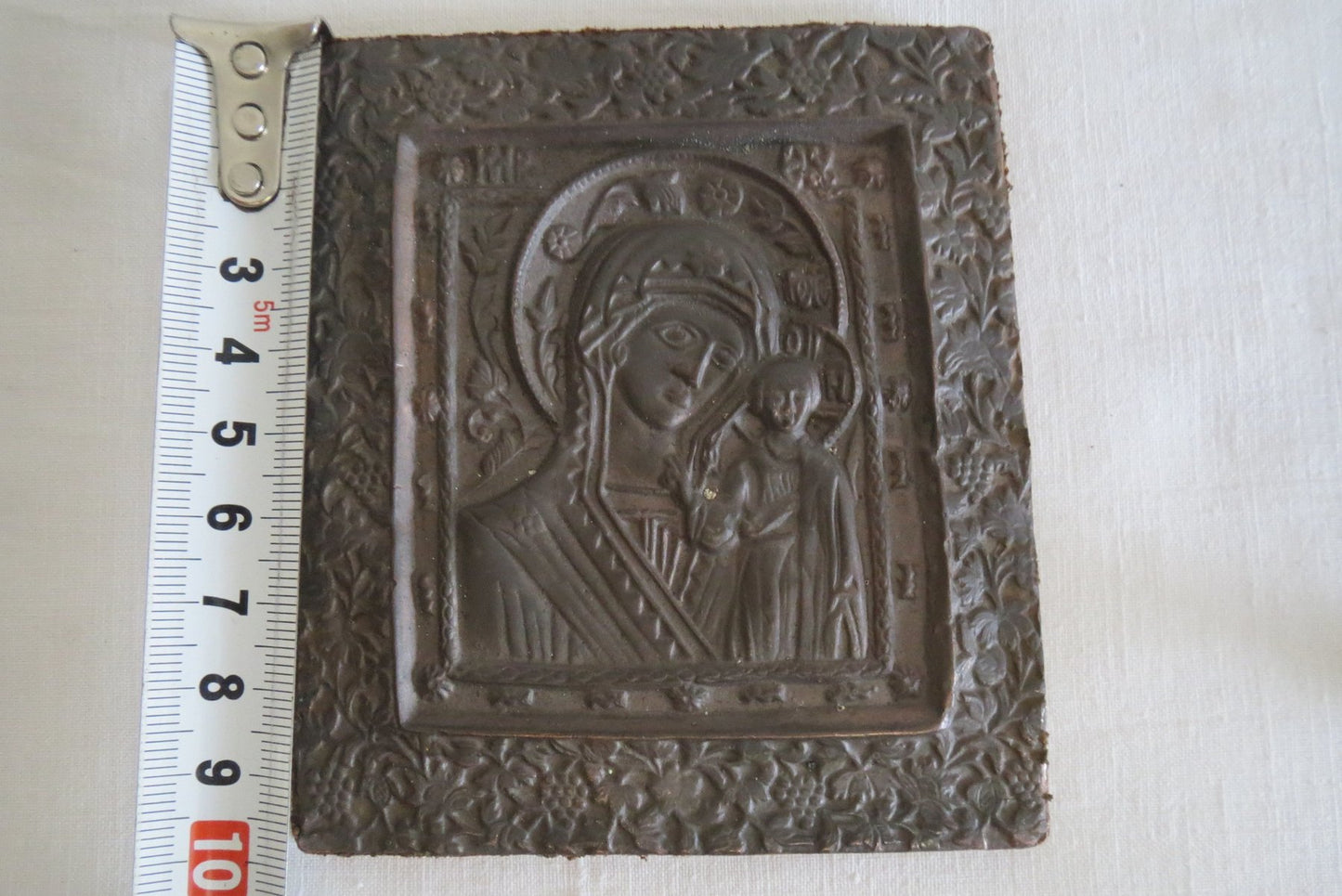 Groupe de 4 anciennes icônes orthodoxes pour enfants appelées en Russie « Bogomater » ou « Marie et l'Enfant ». 