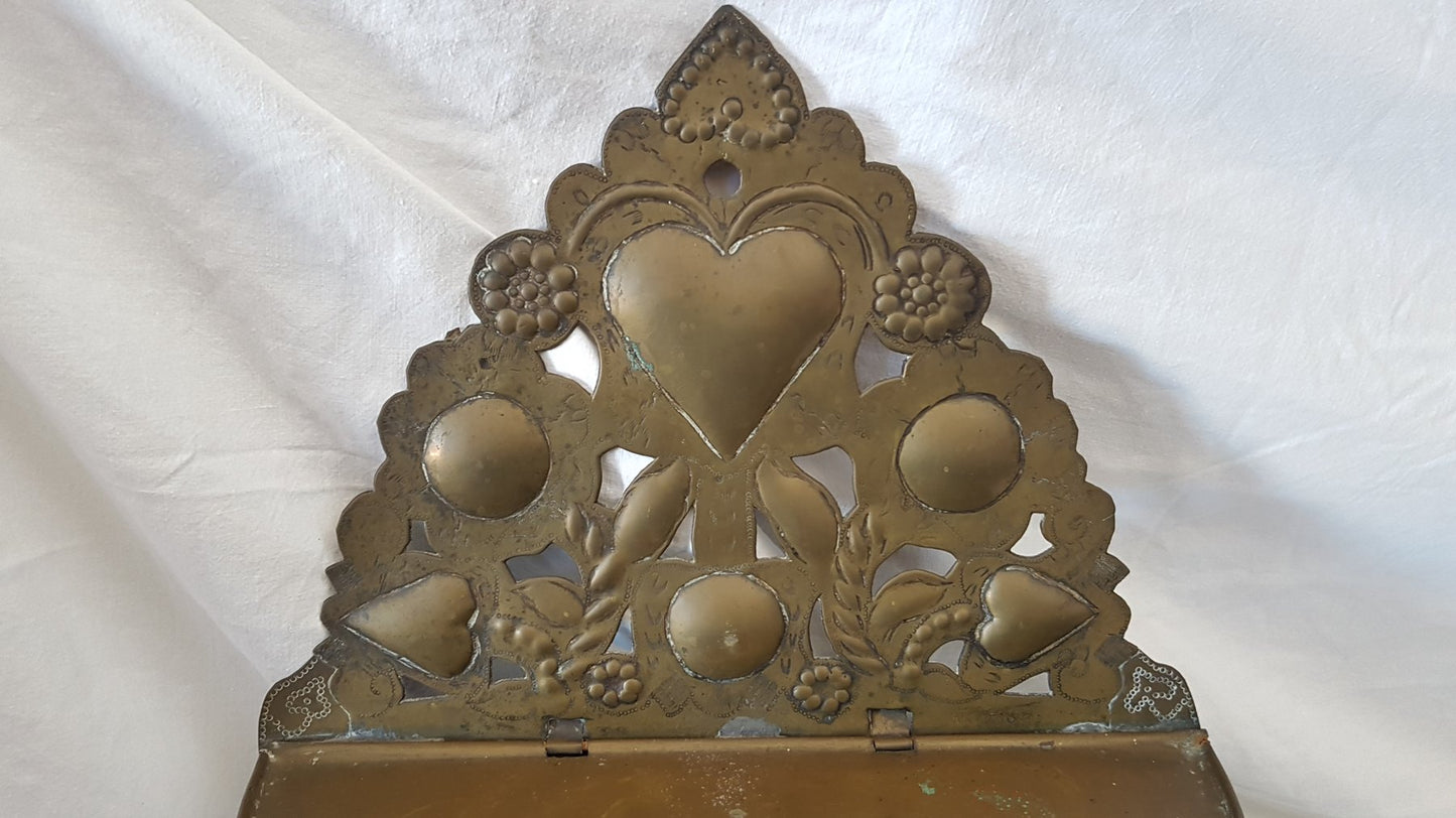 Bénitier antique en cuivre et laiton, avec couvercle et robinet - Italie - (bénitier) début XXe siècle