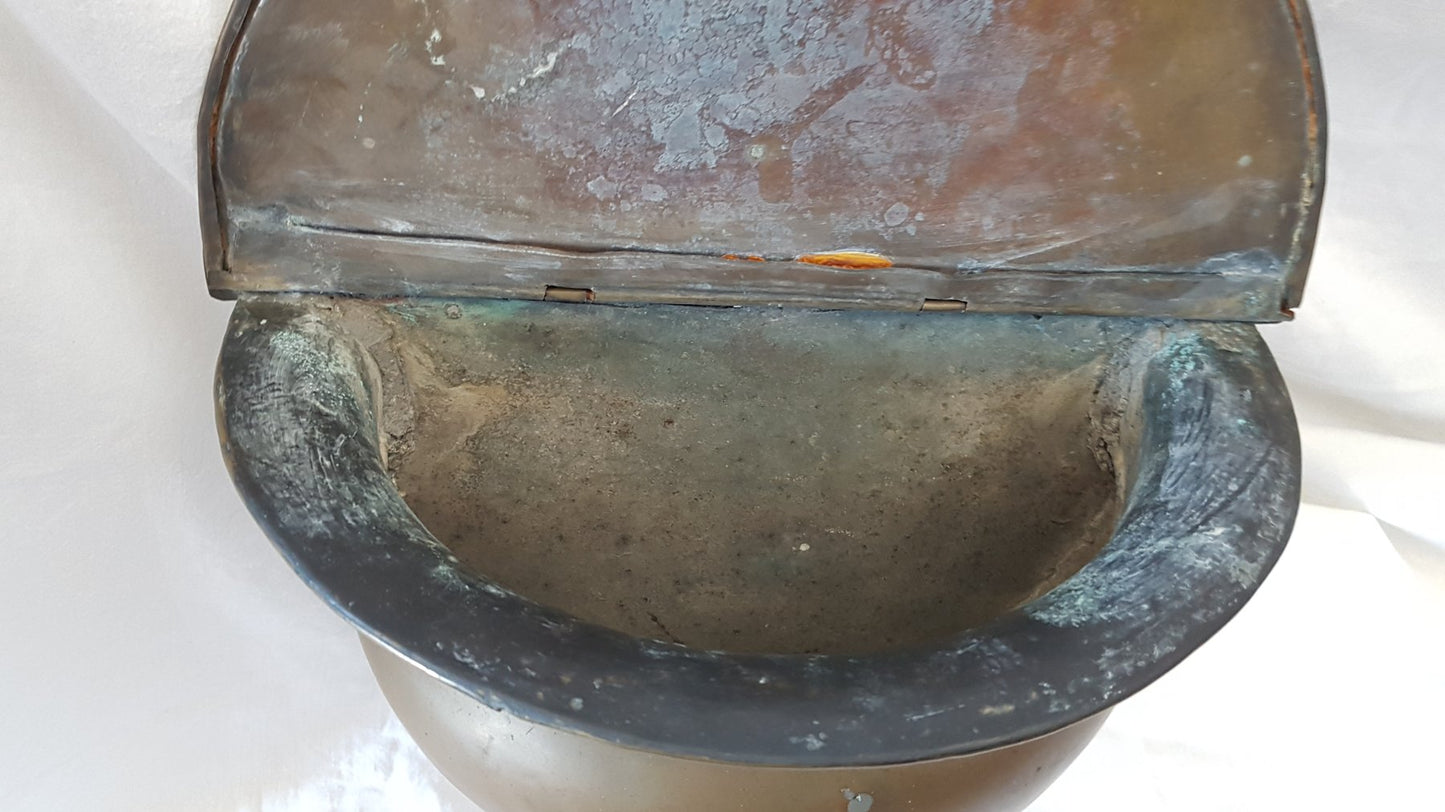 Bénitier antique en cuivre et laiton, avec couvercle et robinet - Italie - (bénitier) début XXe siècle