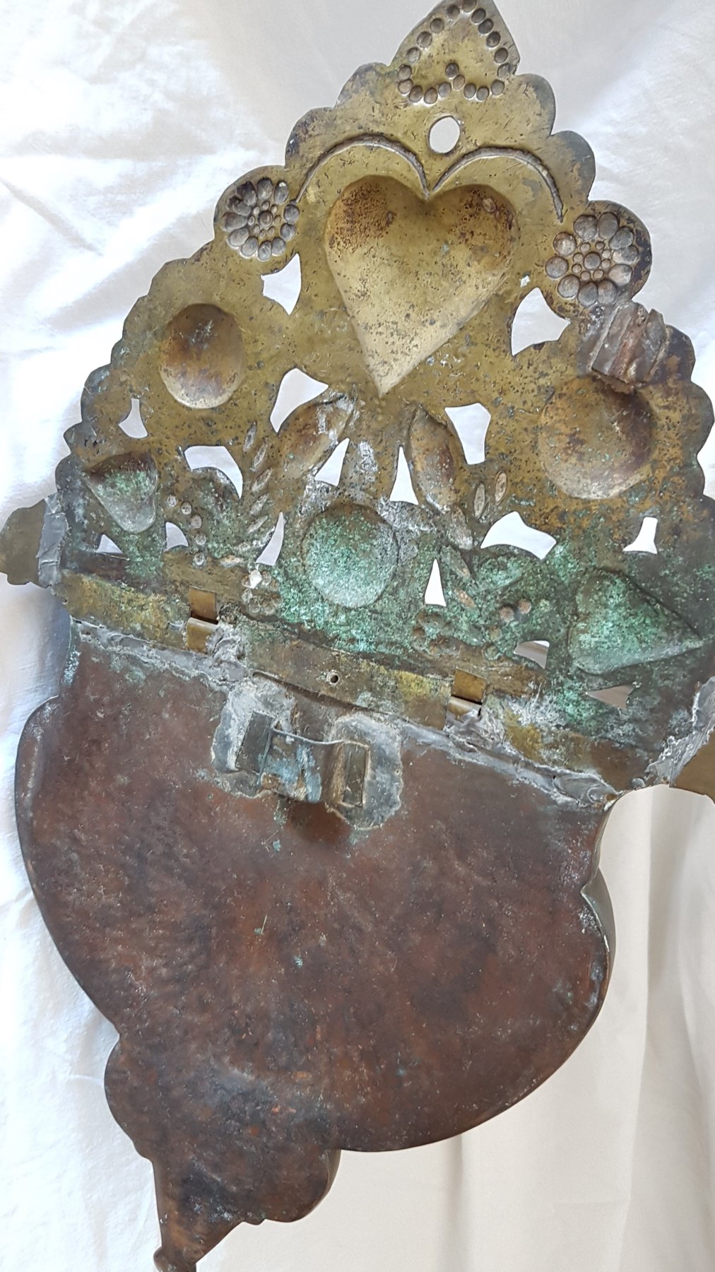 Bénitier antique en cuivre et laiton, avec couvercle et robinet - Italie - (bénitier) début XXe siècle
