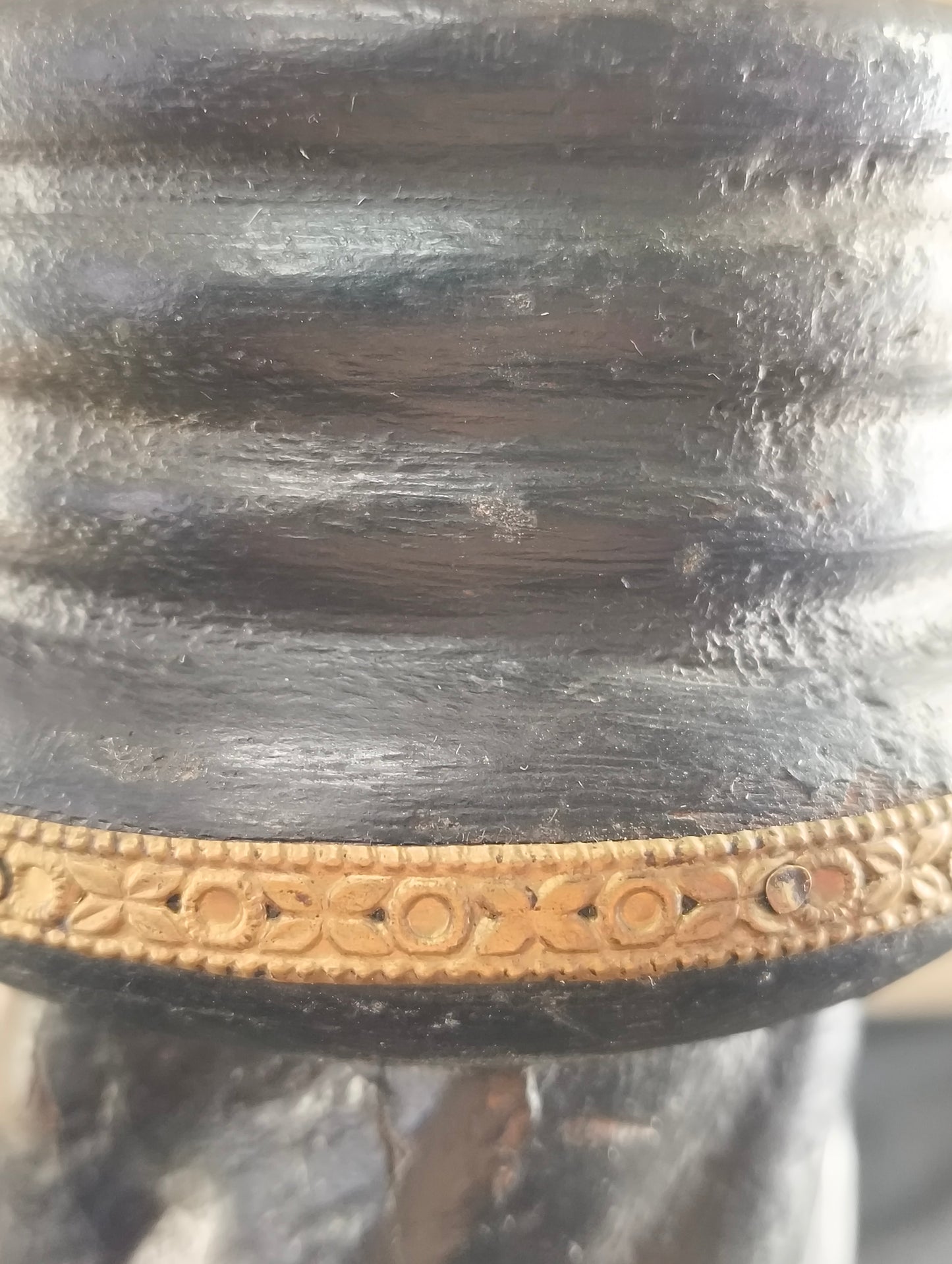 Candeliere tortile in legno e ottone "salomonico" 28,5 cm.