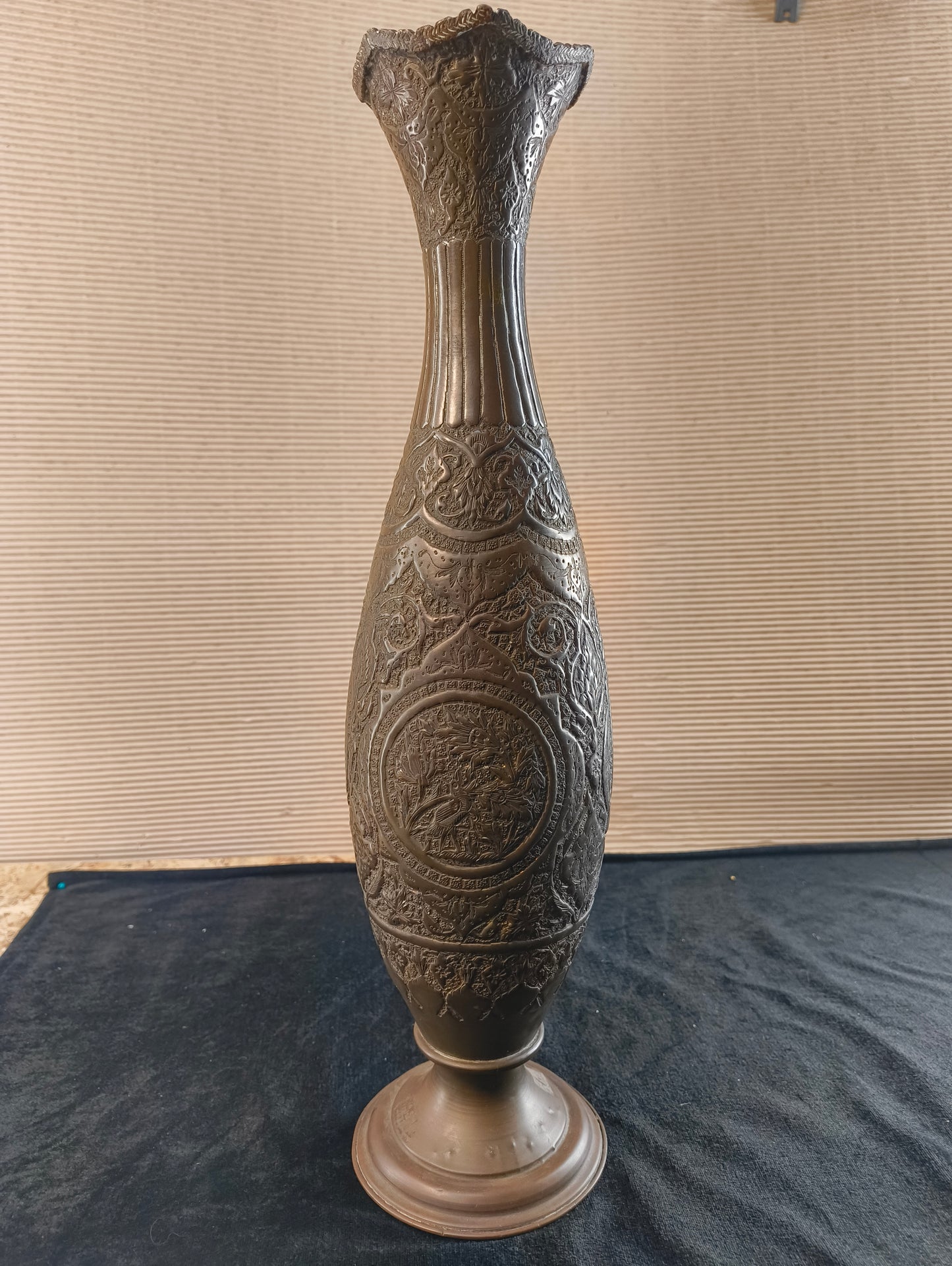 Bottle vase - Patinated brass - heron and flowers - Persia - Late 19th - early 20th century