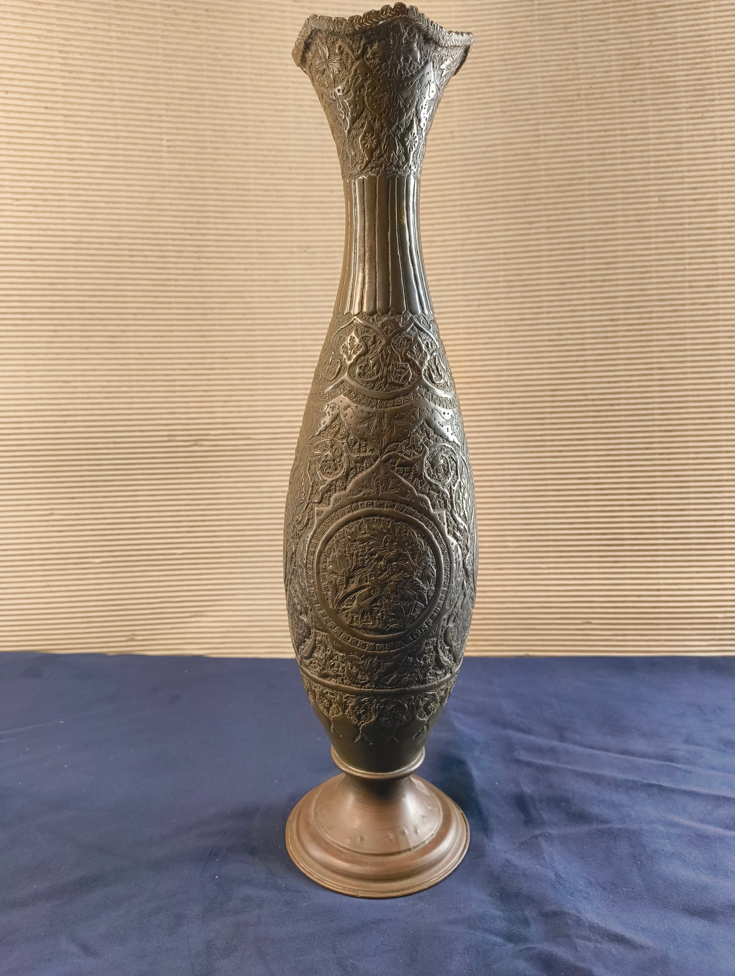 Bottle vase - Patinated brass - heron and flowers - Persia - Late 19th - early 20th century