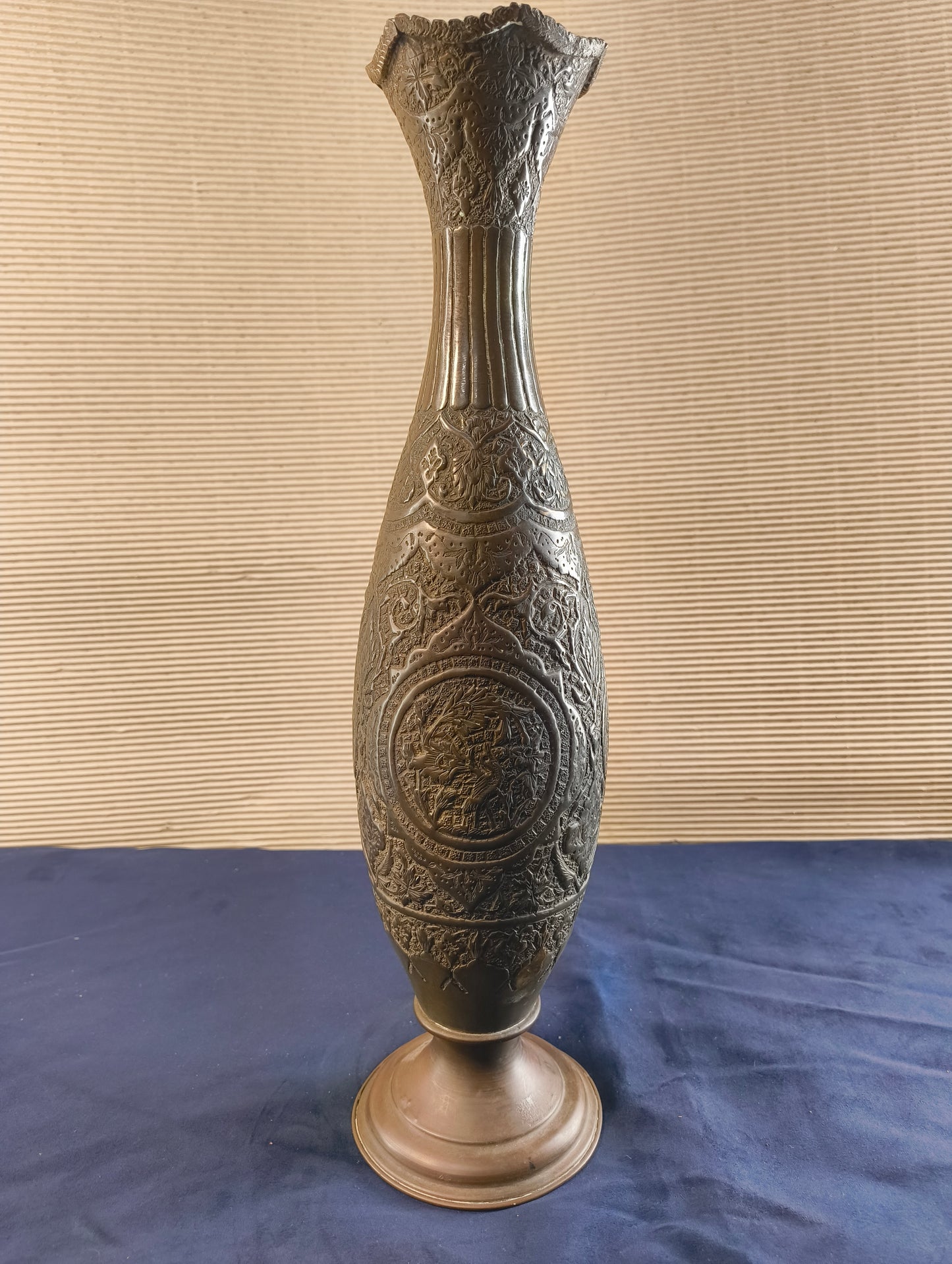Bottle vase - Patinated brass - heron and flowers - Persia - Late 19th - early 20th century