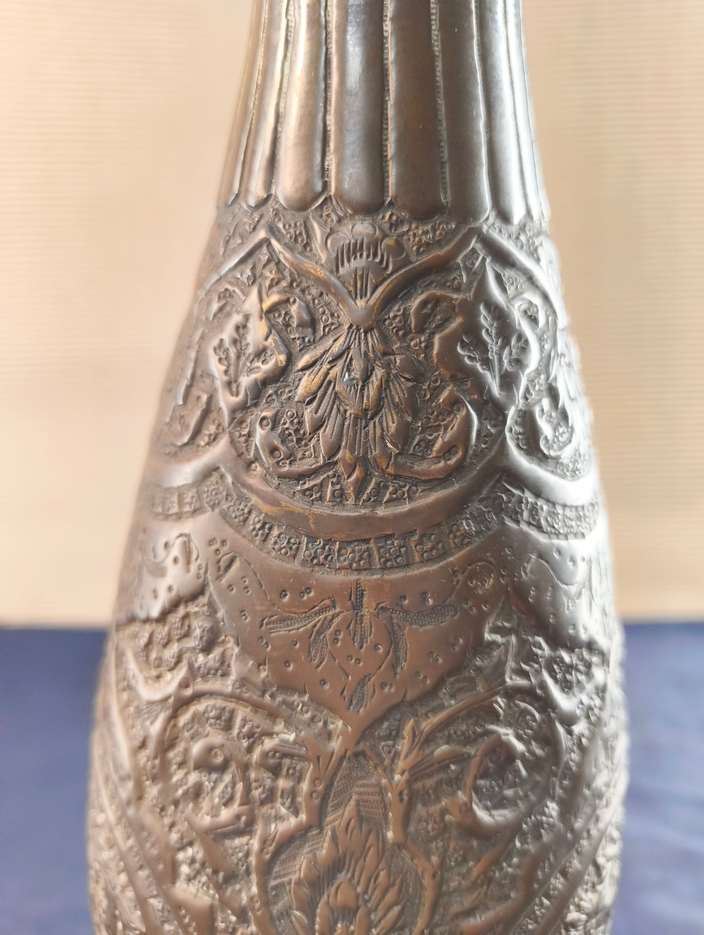 Bottle vase - Patinated brass - heron and flowers - Persia - Late 19th - early 20th century
