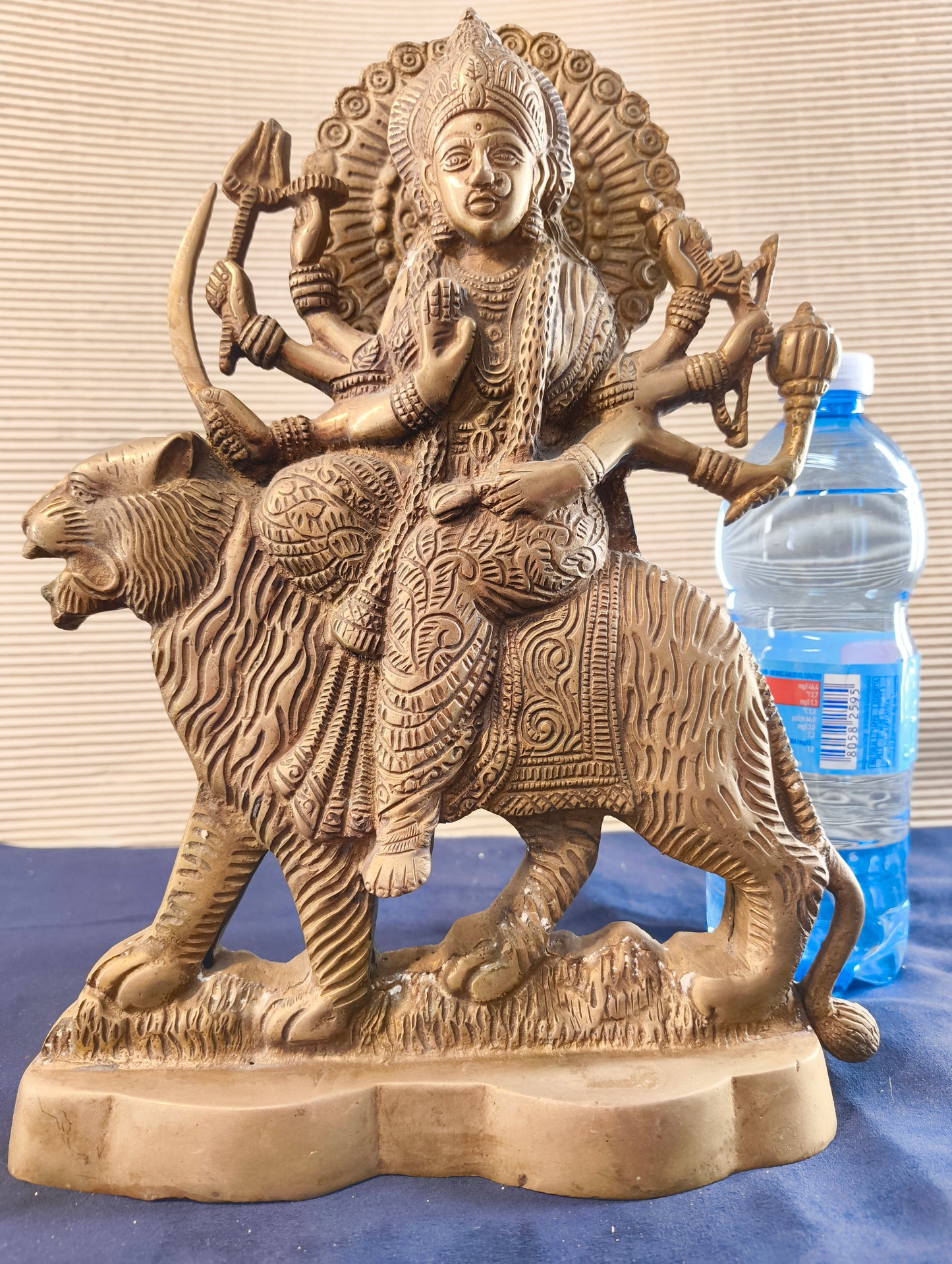 Durga with Tiger - Statue - Patinated bronze - India - Second half of the 20th century