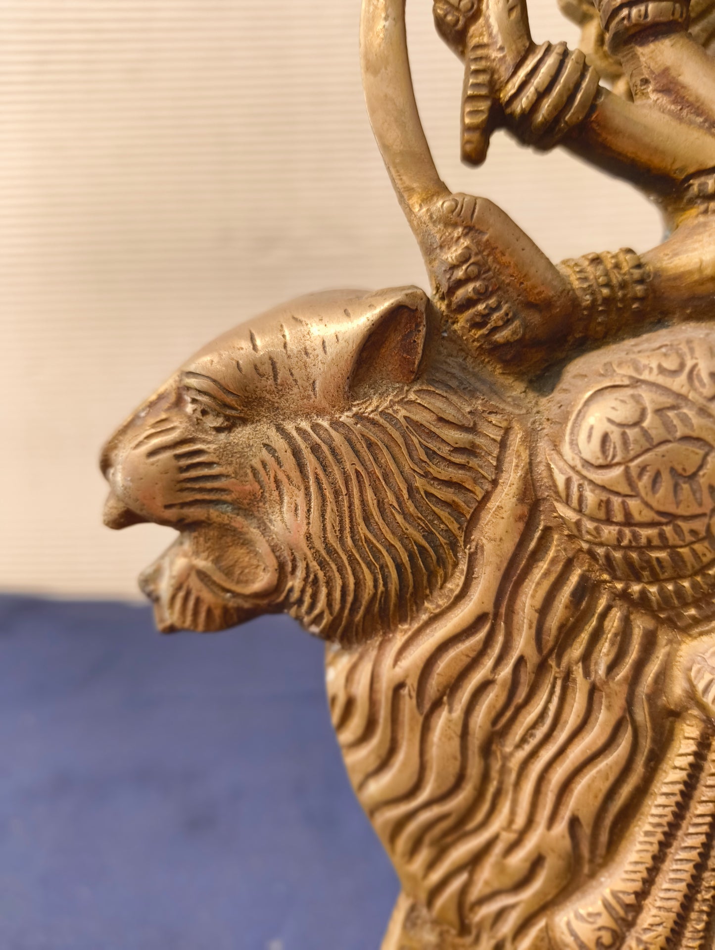 Durga with Tiger - Statue - Patinated bronze - India - Second half of the 20th century