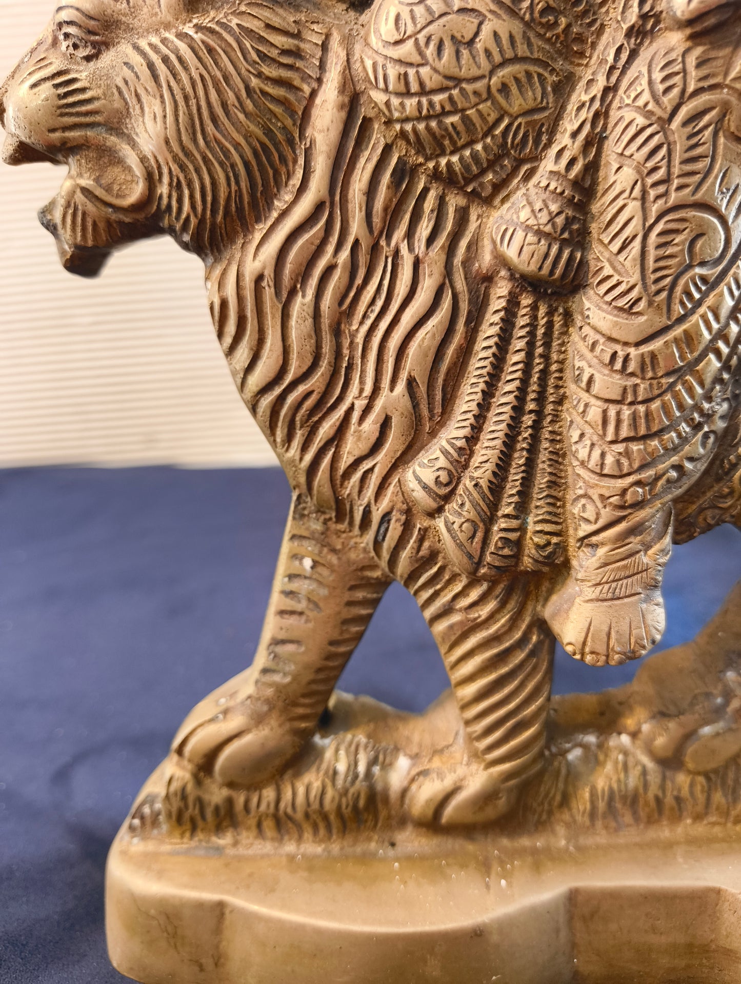 Durga with Tiger - Statue - Patinated bronze - India - Second half of the 20th century