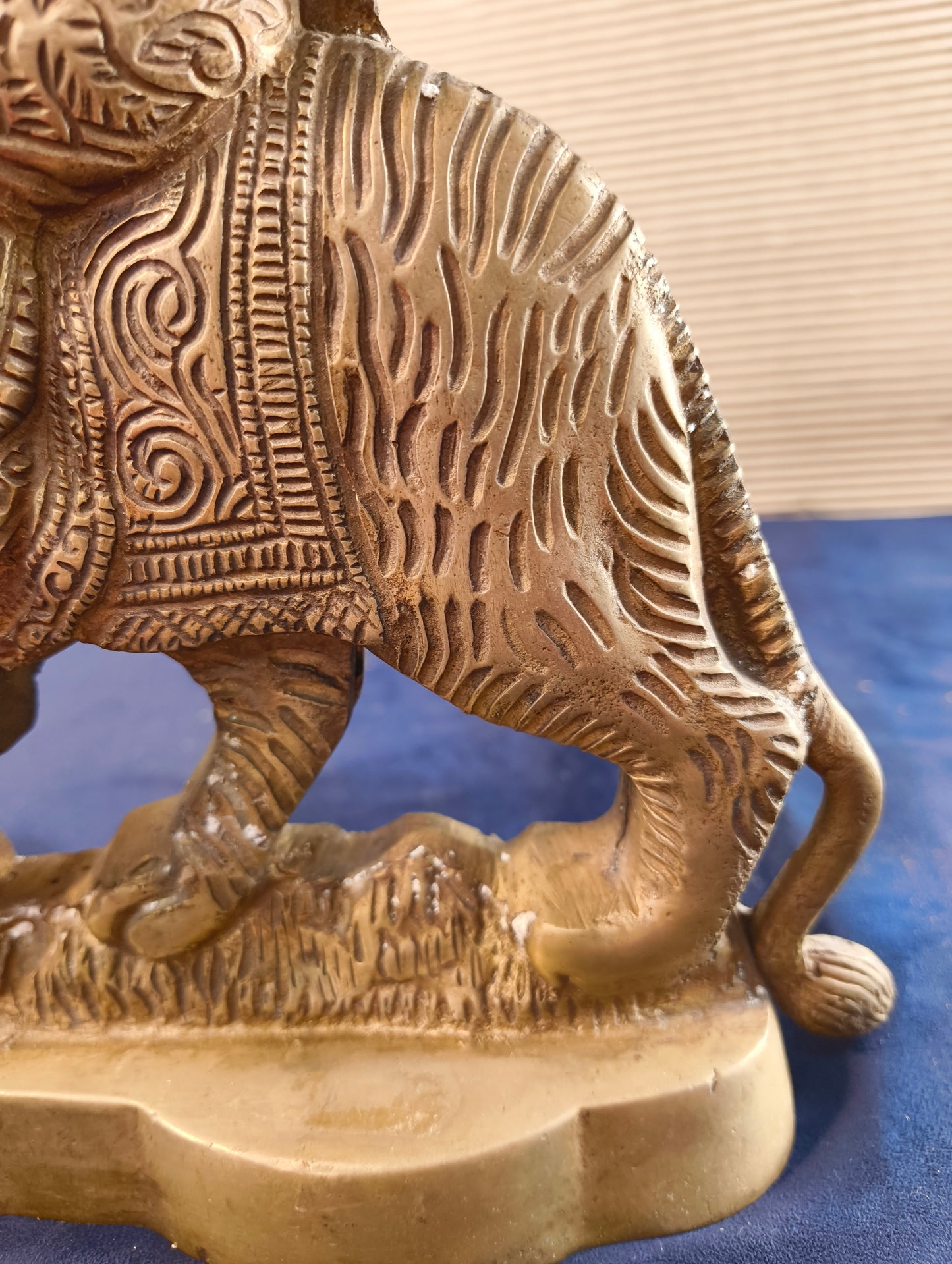 Durga with Tiger - Statue - Patinated bronze - India - Second half of the 20th century