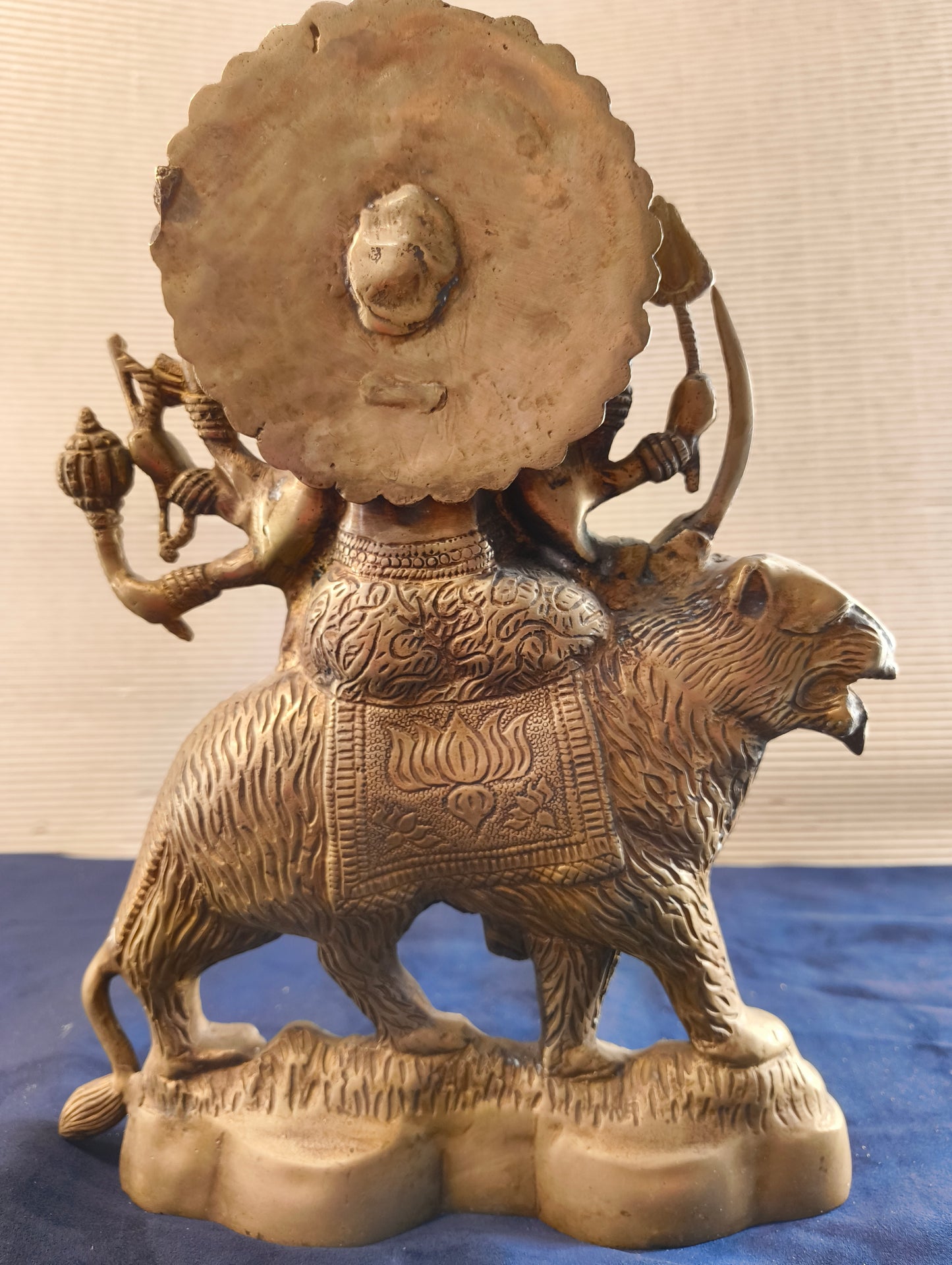 Durga with Tiger - Statue - Patinated bronze - India - Second half of the 20th century
