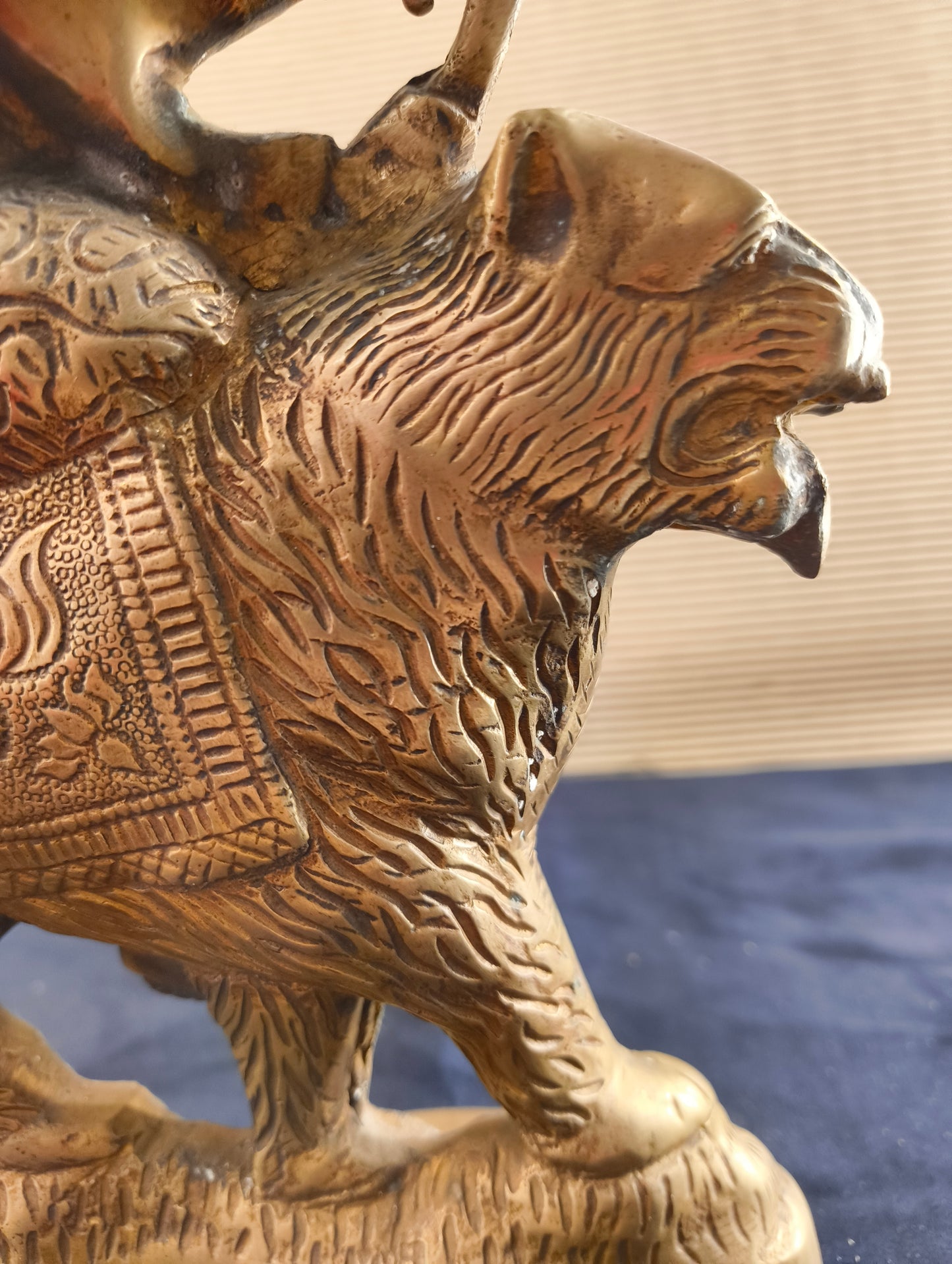Durga with Tiger - Statue - Patinated bronze - India - Second half of the 20th century