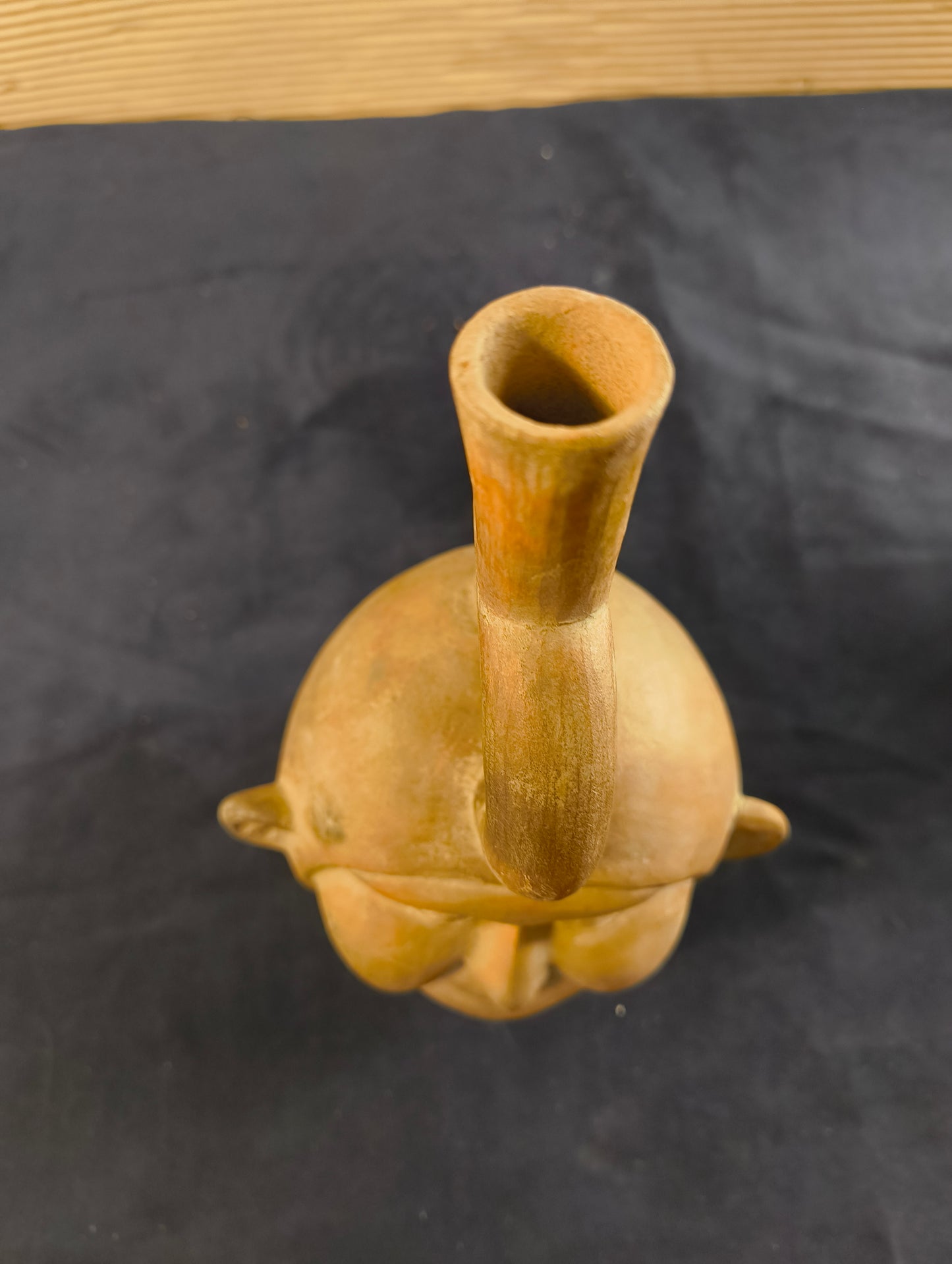 Copie d'un vase en terre cuite de la culture Moche - Bouteille anthropomorphe - Pérou - XXe siècle