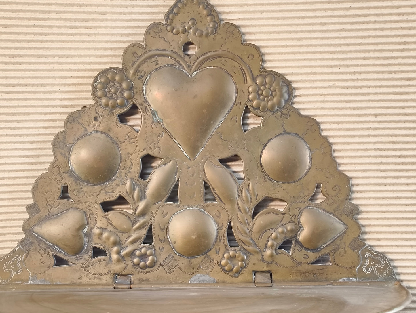 Bénitier antique en cuivre et laiton, avec couvercle et robinet - Italie - (bénitier) début XXe siècle