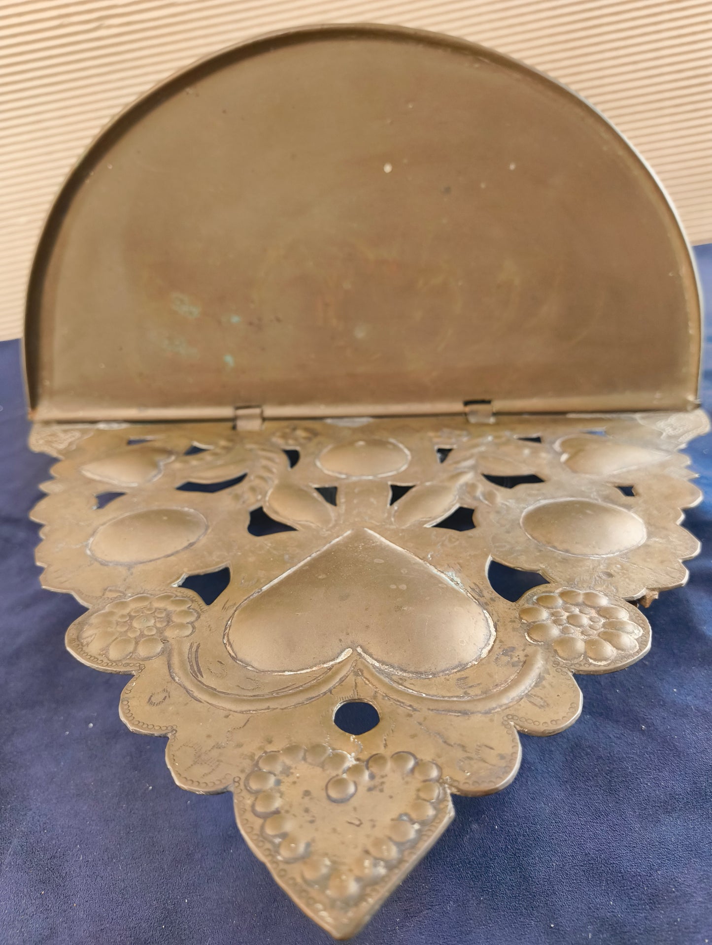 Bénitier antique en cuivre et laiton, avec couvercle et robinet - Italie - (bénitier) début XXe siècle