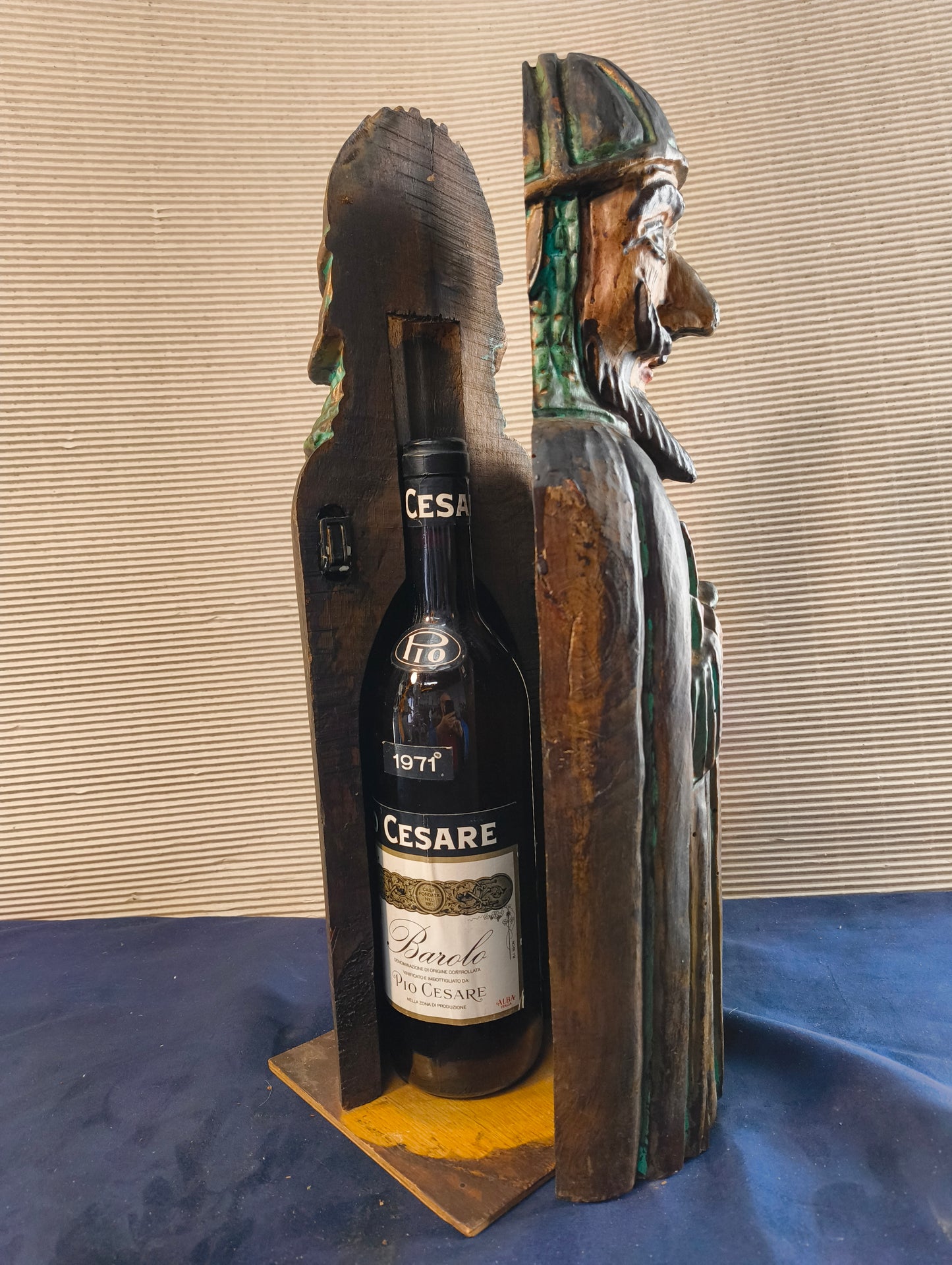 Porte-bouteille anthropomorphe « Le Croisé » - Espagne - 1950/1960
