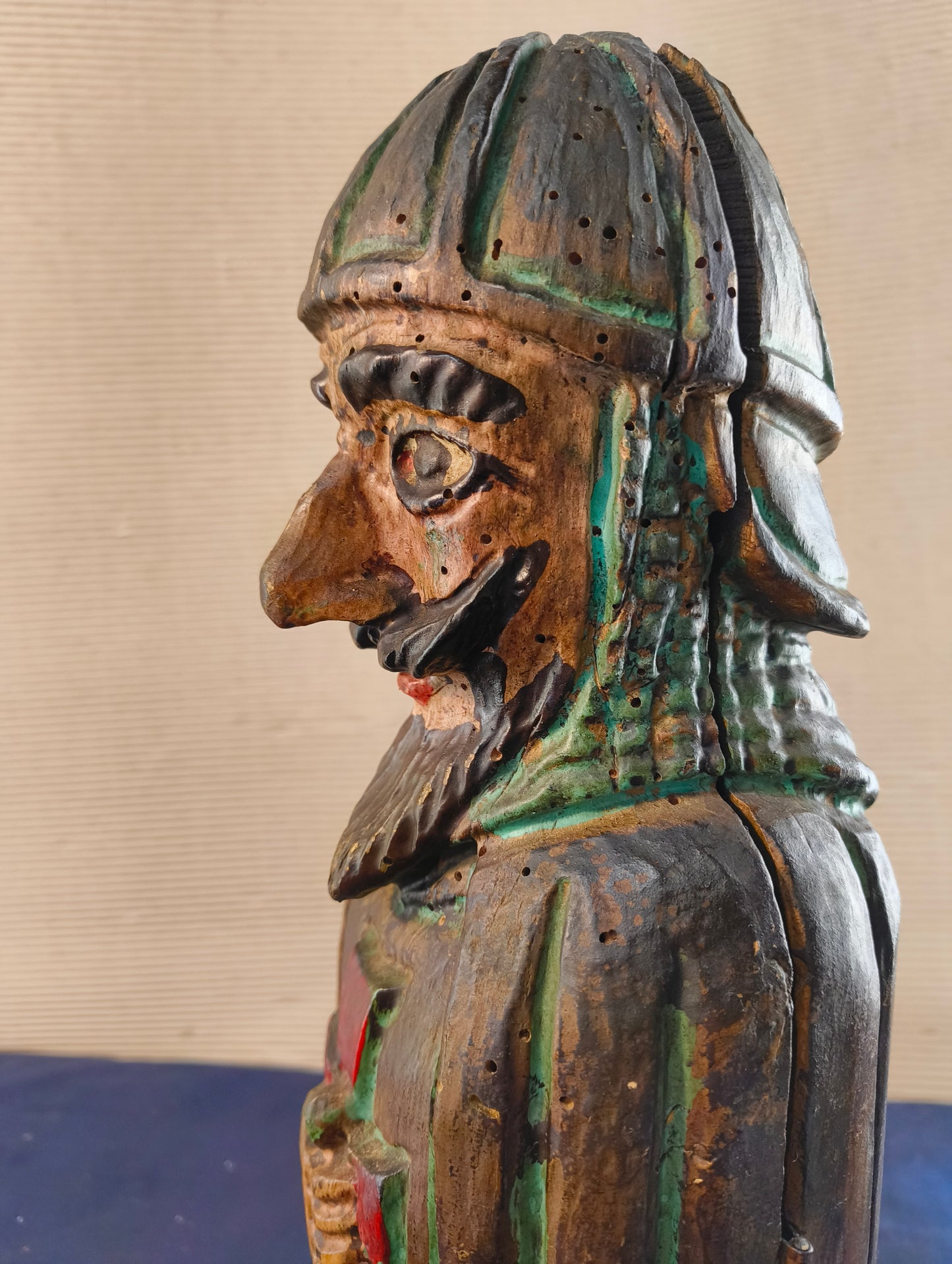 Porte-bouteille anthropomorphe « Le Croisé » - Espagne - 1950/1960