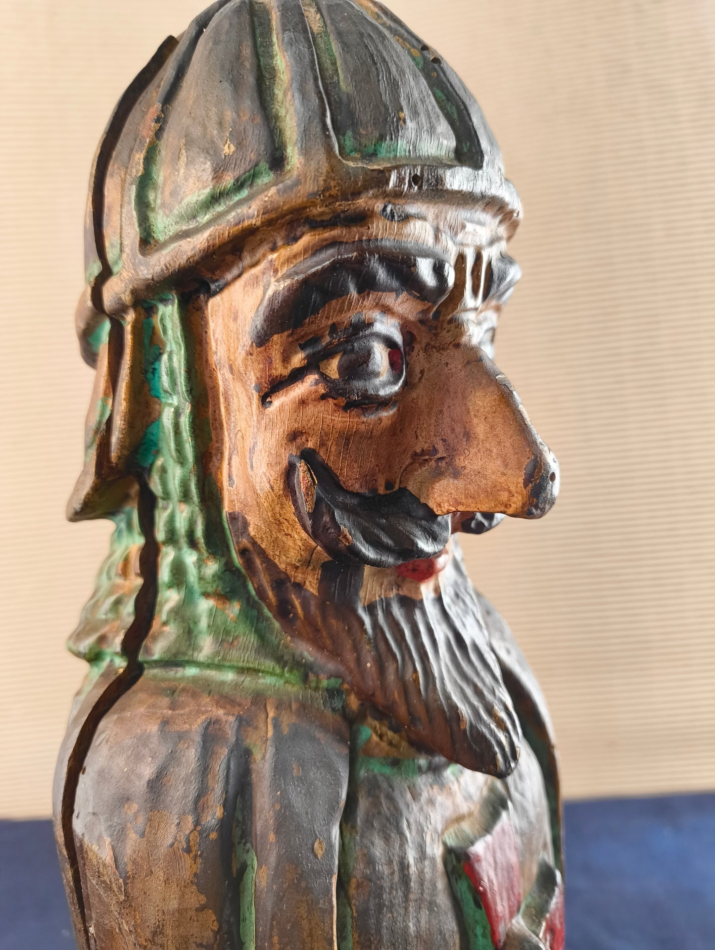 Porte-bouteille anthropomorphe « Le Croisé » - Espagne - 1950/1960