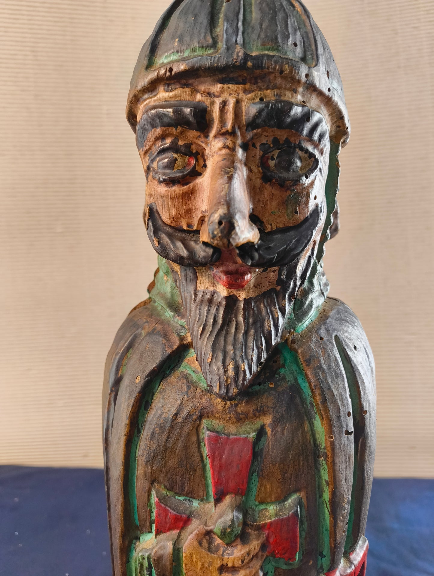 Porte-bouteille anthropomorphe « Le Croisé » - Espagne - 1950/1960