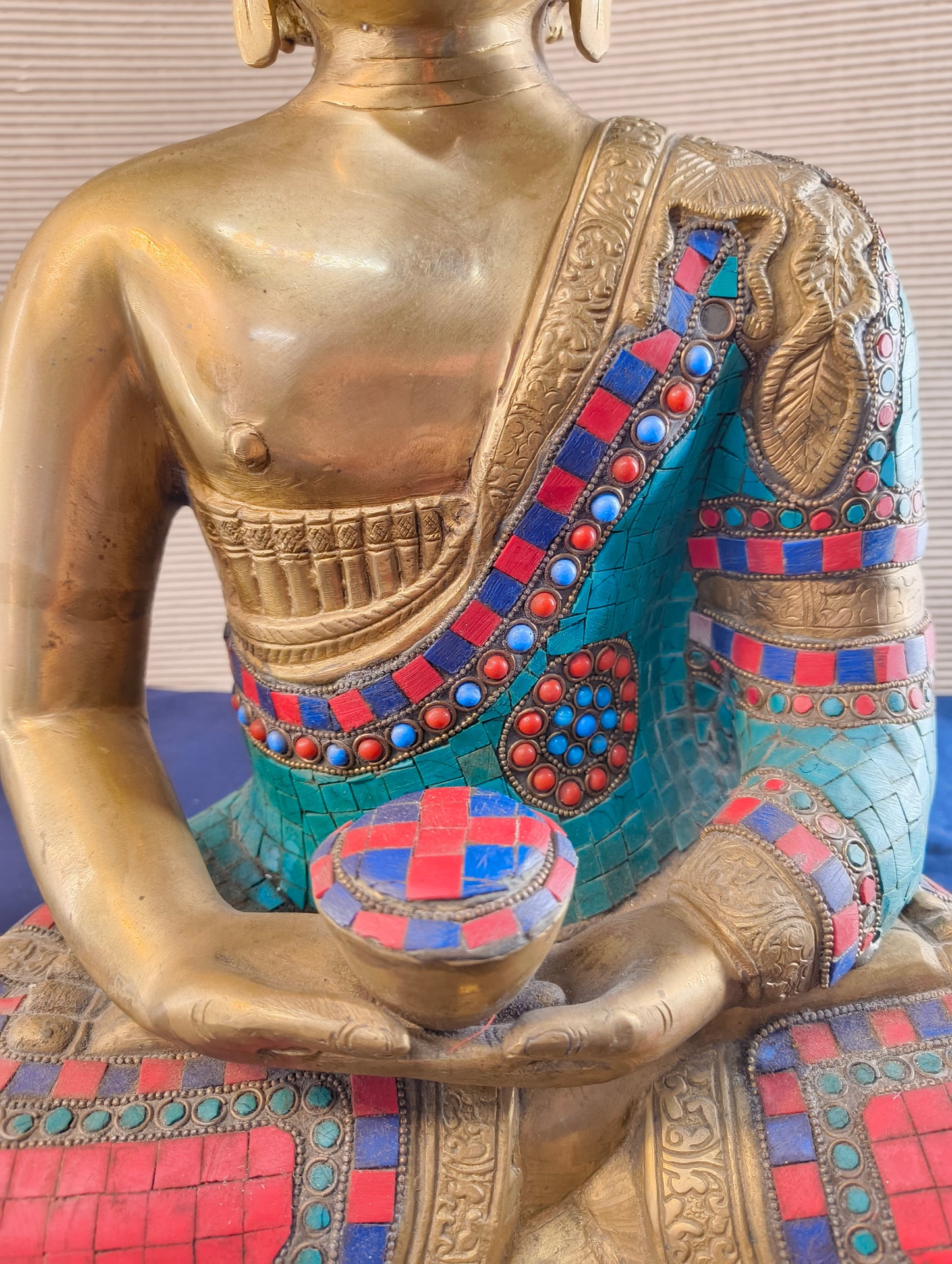 Buddha seduto in dhyanasana con ciotola per raccolta offerte - Ottone - Nepal - fine XX° sec.