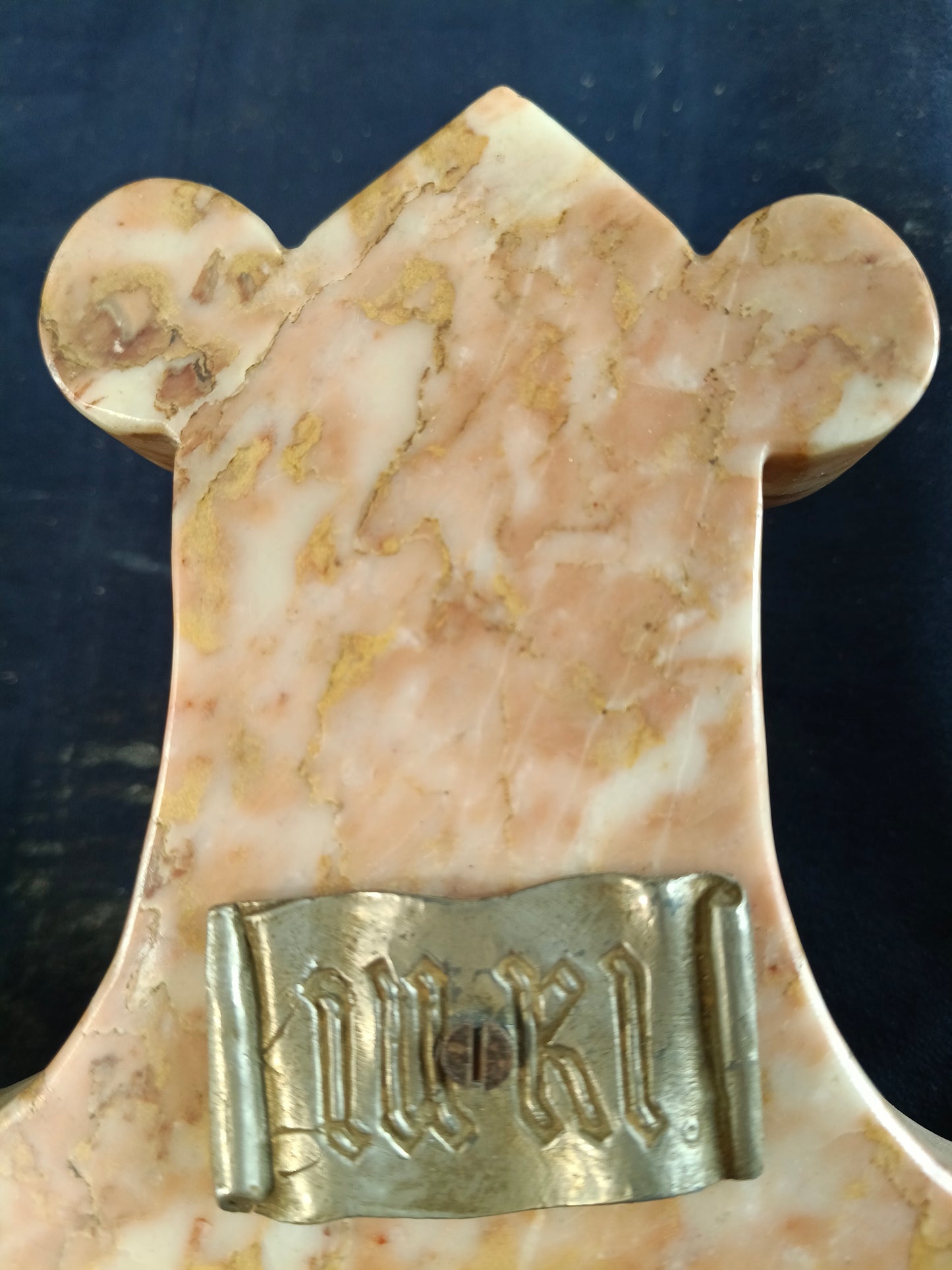 Croce in marmo rosso di Verona con Cristo in pressofusione fine 1800 - Italia -