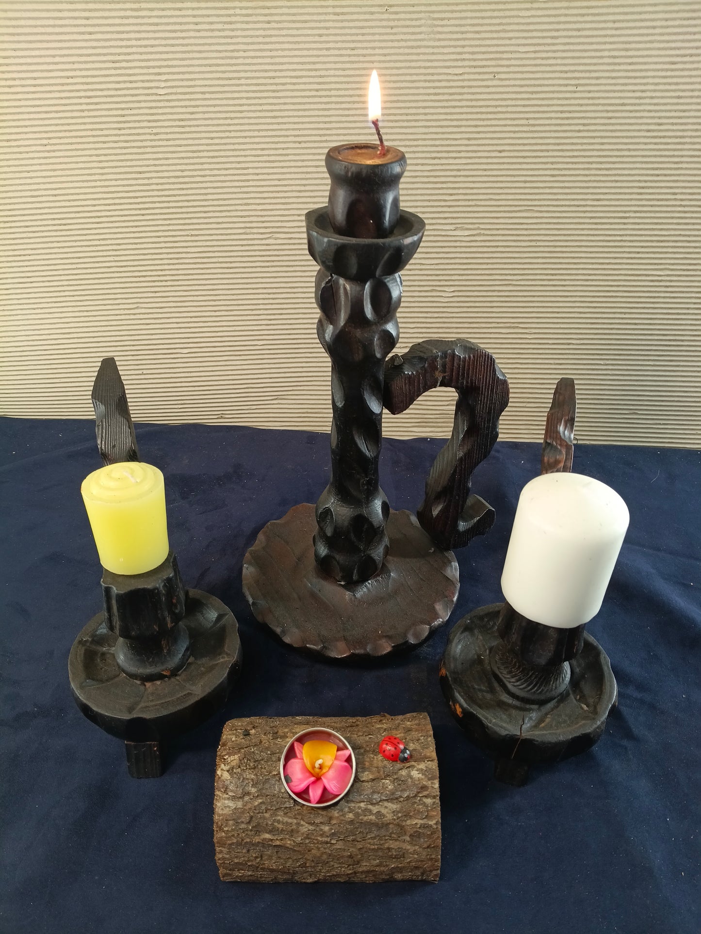 4 candelieri in stile medioevale popolare in legno - Italia
