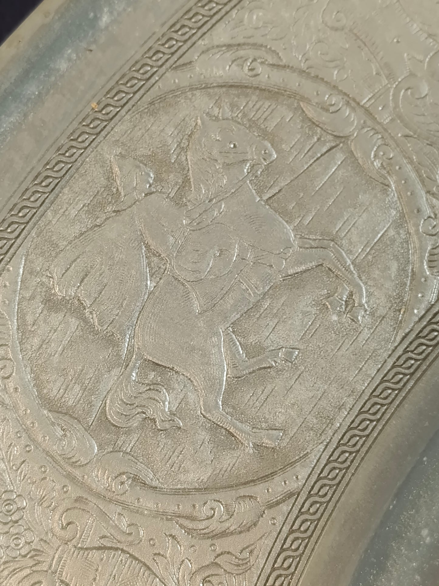 Grande piatto in peltro dell’azienda tedesca Berendsohn - Maestro Briot - Copia al Louvre