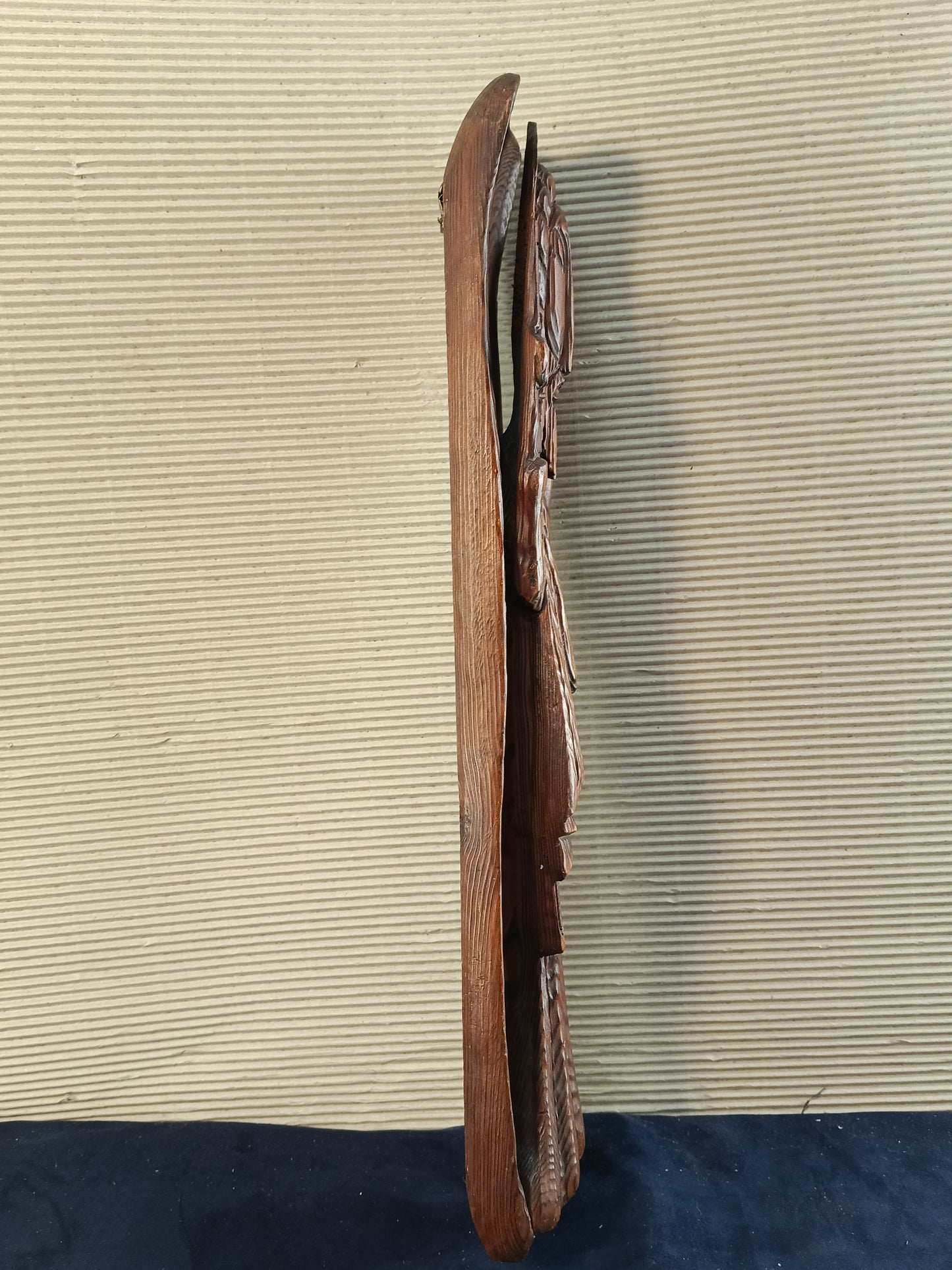 Scultura in legno in altorilievo raffigurante Mosè con le Tavole della Legge - Europa - 51 cm
