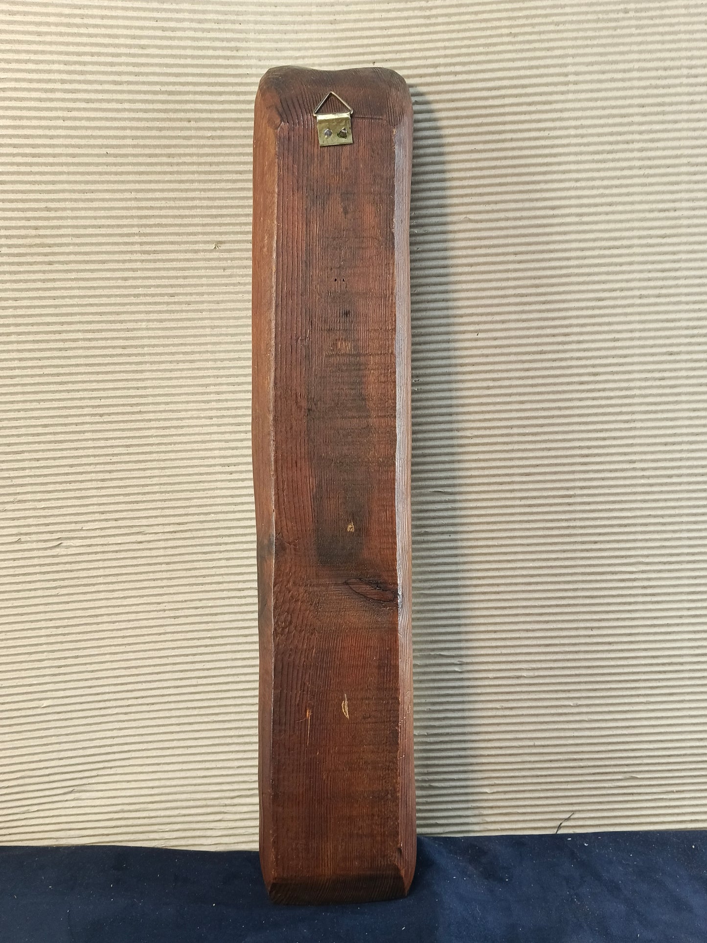 Scultura in legno in altorilievo raffigurante Mosè con le Tavole della Legge - Europa - 51 cm