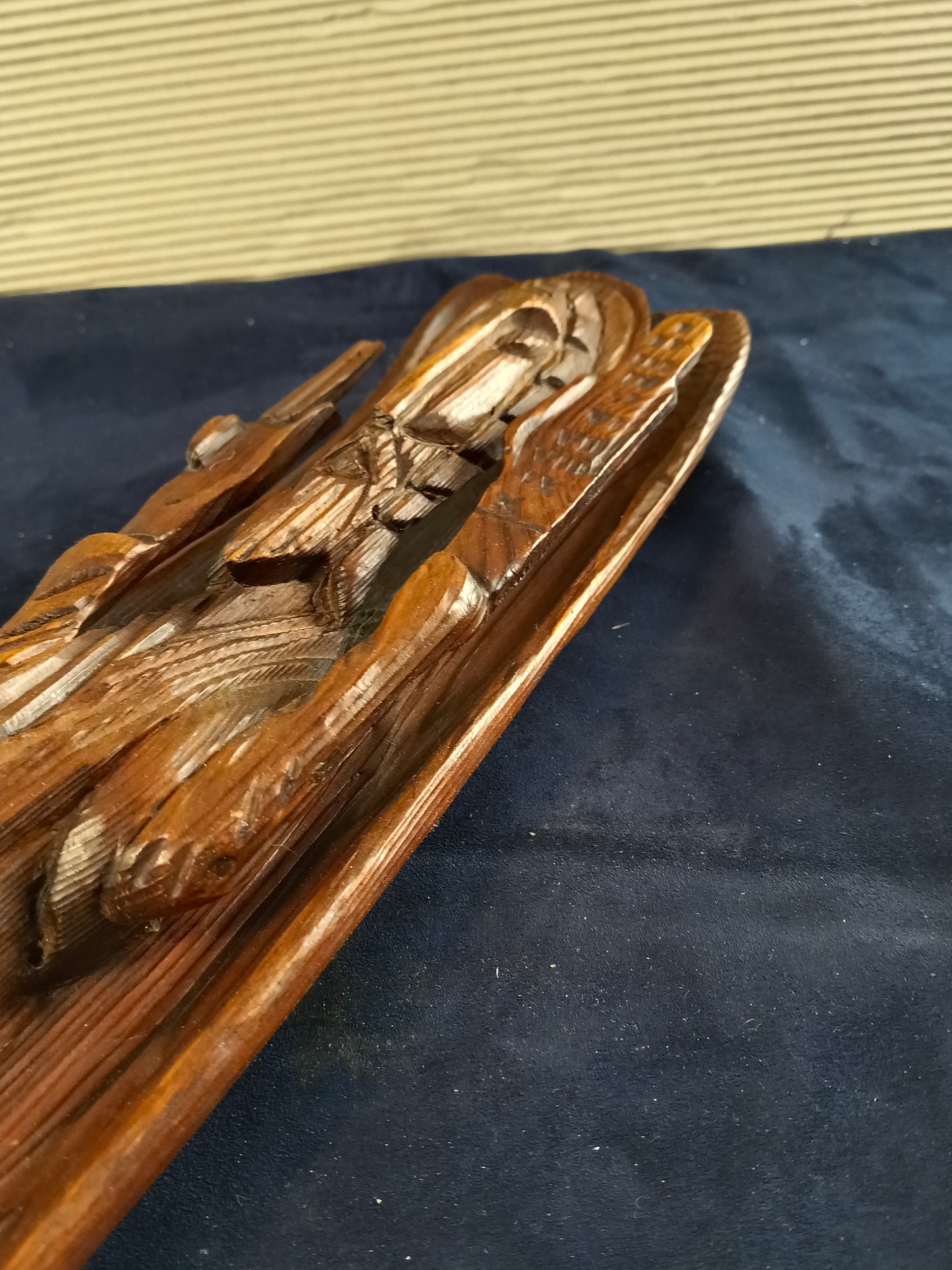 Scultura in legno in altorilievo raffigurante Mosè con le Tavole della Legge - Europa - 51 cm