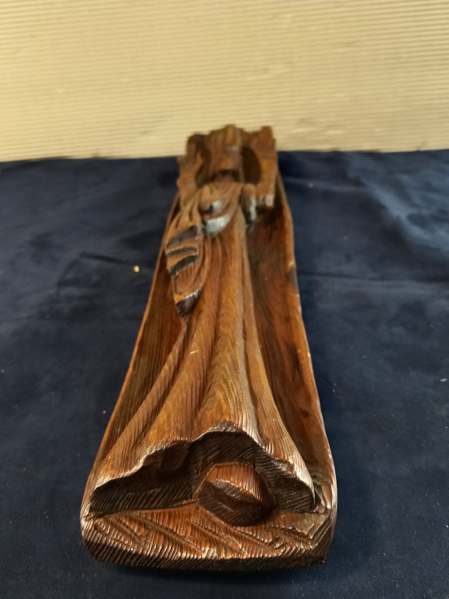 Scultura in legno in altorilievo raffigurante Mosè con le Tavole della Legge - Europa - 51 cm