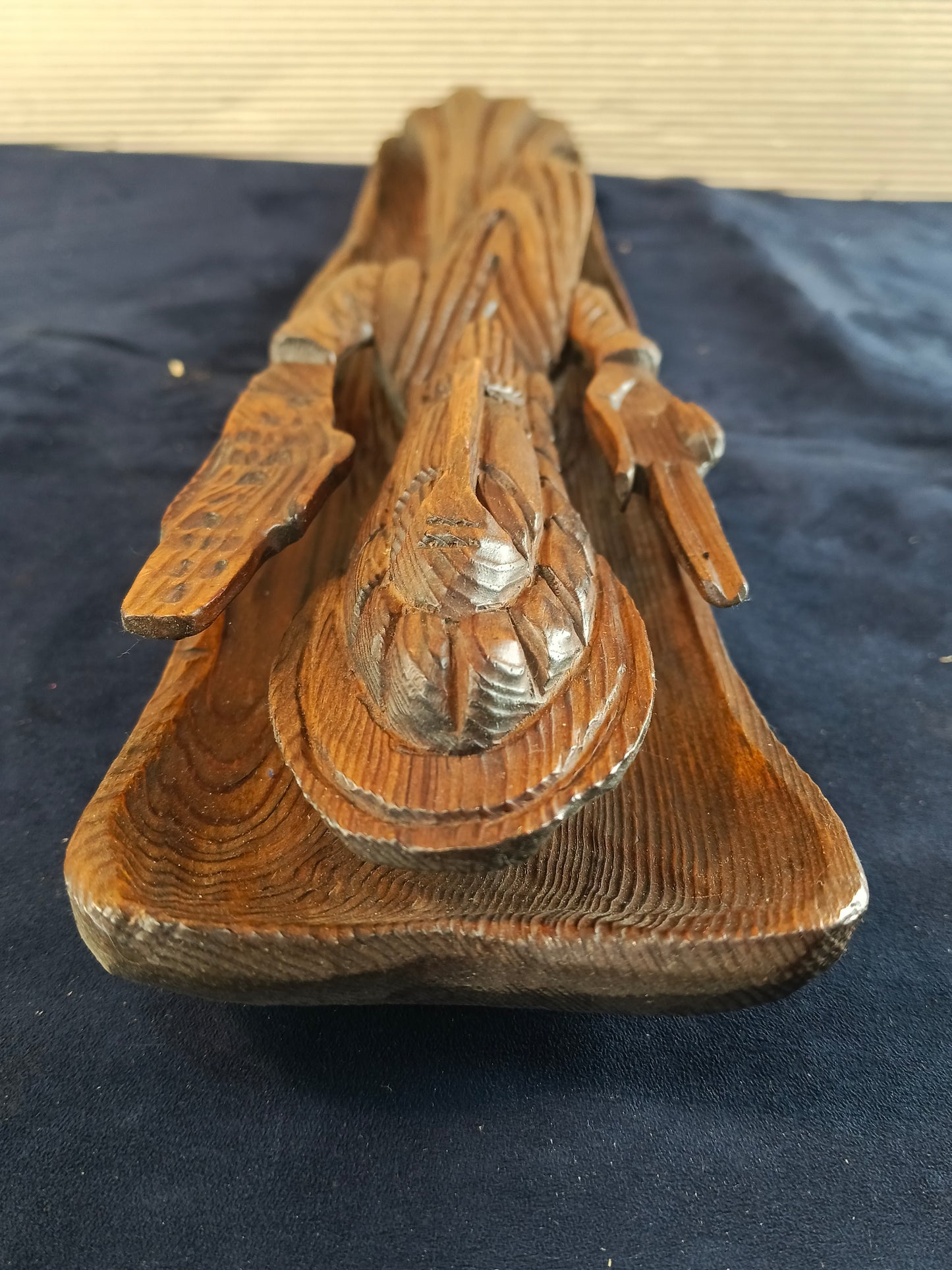 Scultura in legno in altorilievo raffigurante Mosè con le Tavole della Legge - Europa - 51 cm
