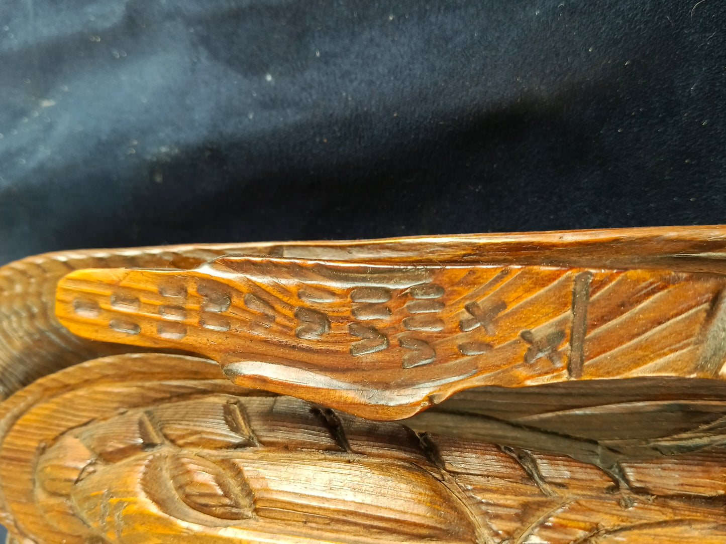 Scultura in legno in altorilievo raffigurante Mosè con le Tavole della Legge - Europa - 51 cm