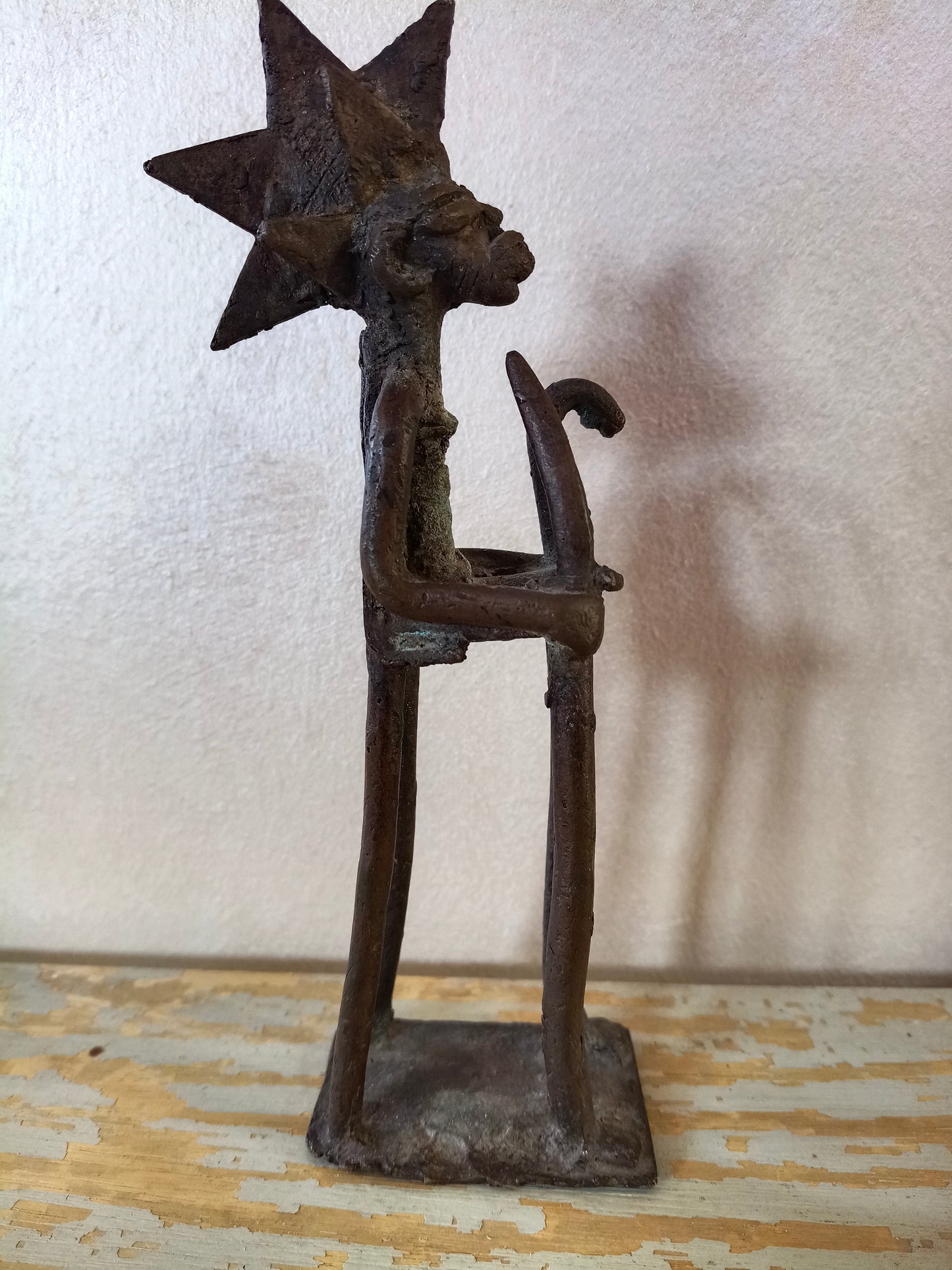 Scultura in bronzo figura antropomorfa con testa stellata – Arte Akan (Ghana, Costa d’Avorio)