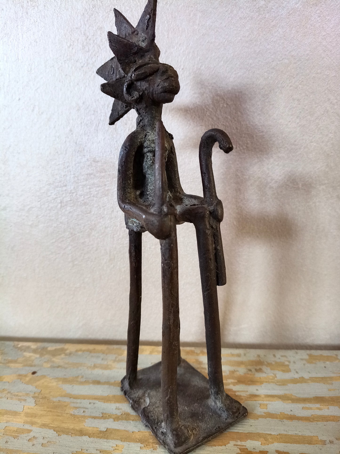 Scultura in bronzo figura antropomorfa con testa stellata – Arte Akan (Ghana, Costa d’Avorio)