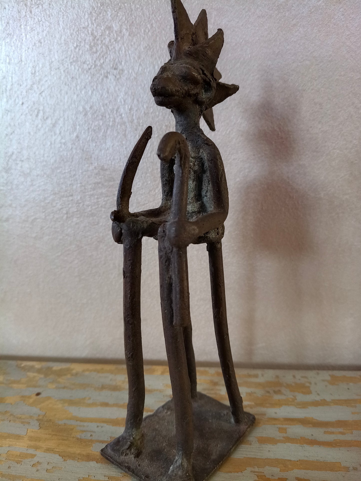 Scultura in bronzo figura antropomorfa con testa stellata – Arte Akan (Ghana, Costa d’Avorio)