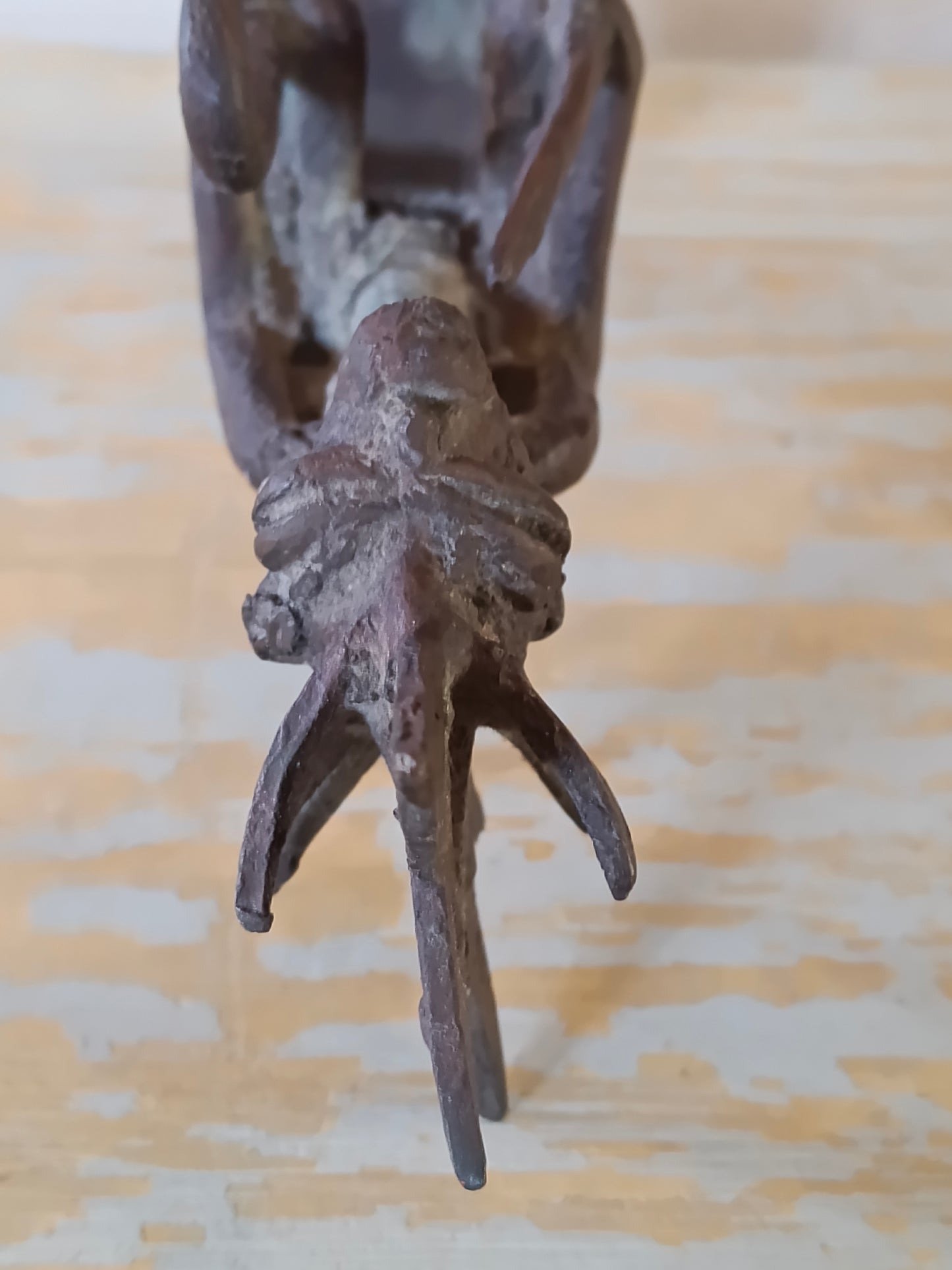 Scultura in bronzo figura antropomorfa con testa stellata – Arte Akan (Ghana, Costa d’Avorio)