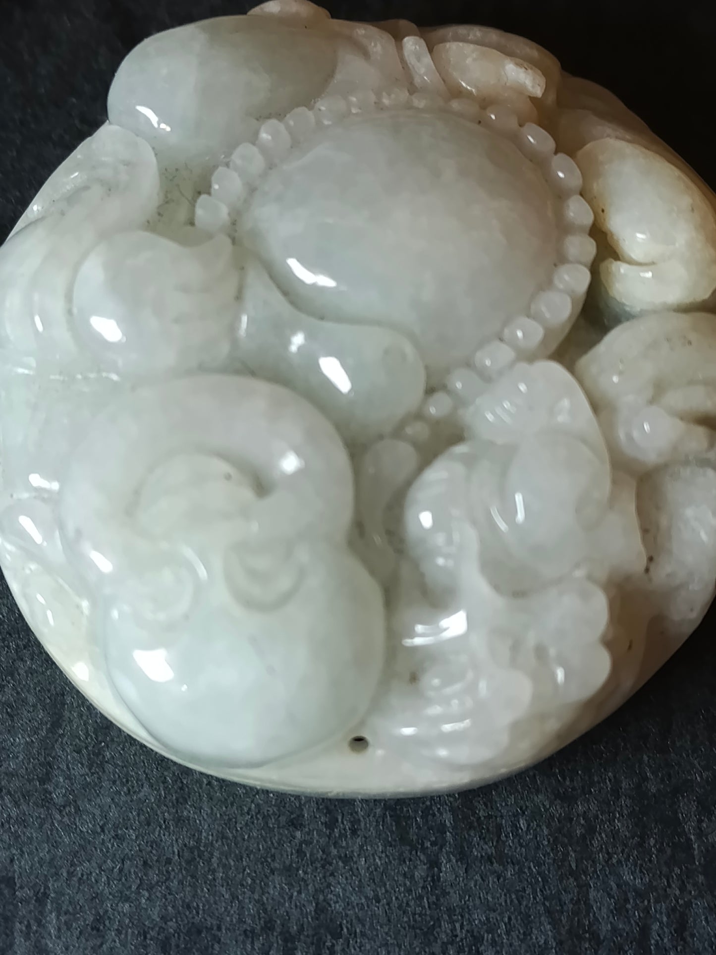Buddha felice in Giada bianca traslucida - Myanmar (ex Birmania) - XX secolo