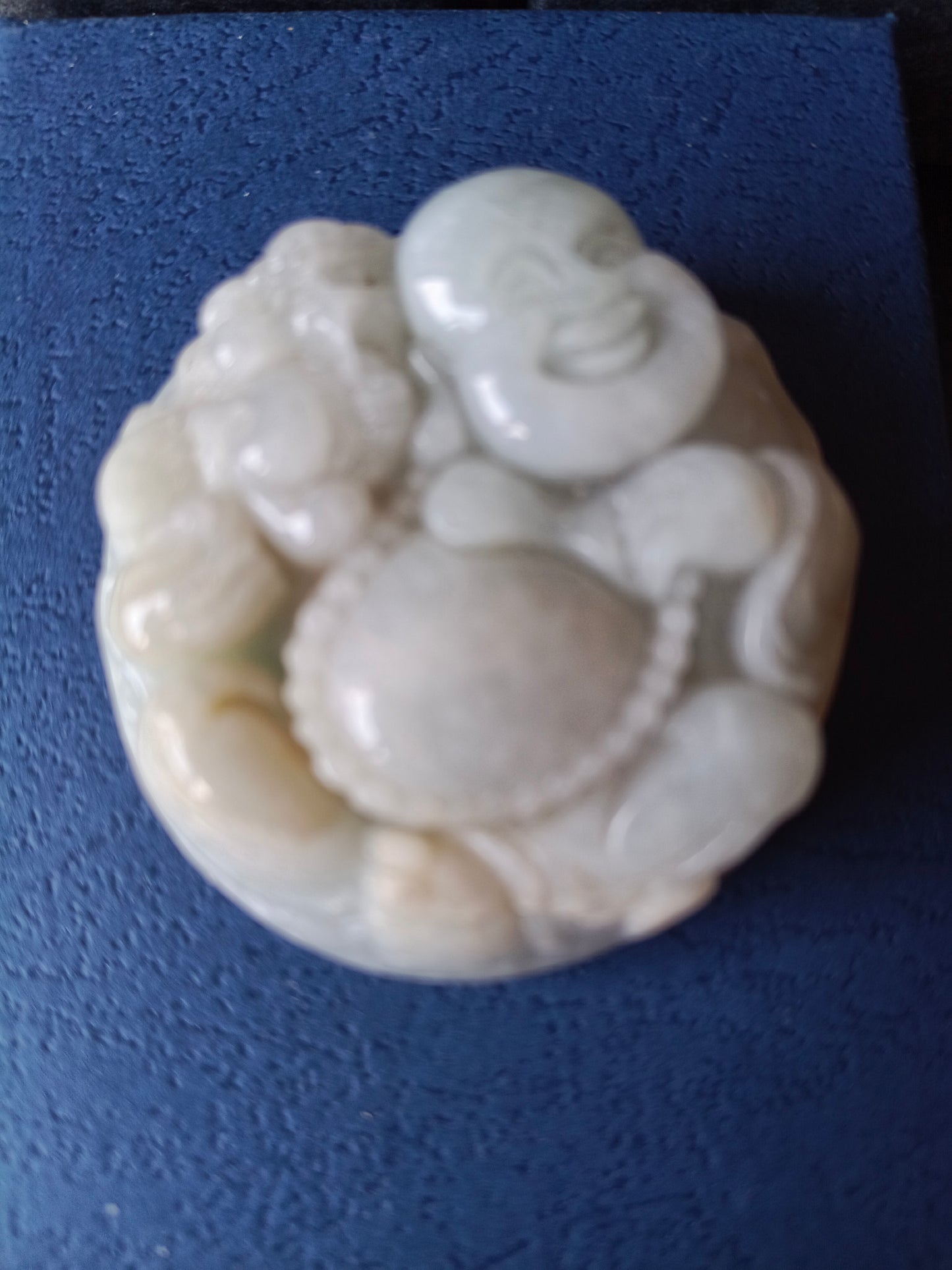 Buddha felice in Giada bianca traslucida - Myanmar (ex Birmania) - XX secolo