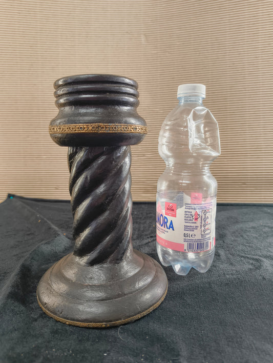 Bougeoir torsadé "Salomon" en bois et laiton 20,0 cm.