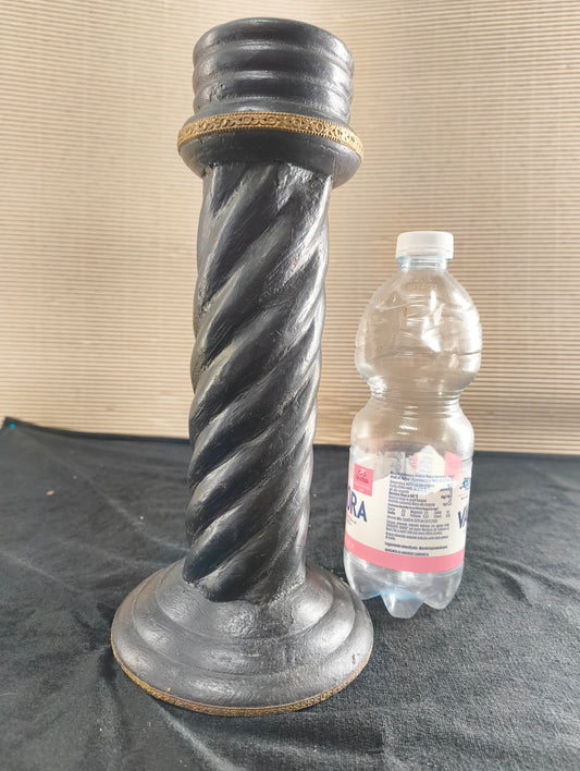 Bougeoir torsadé "Salomon" en bois et laiton 28,5 cm.