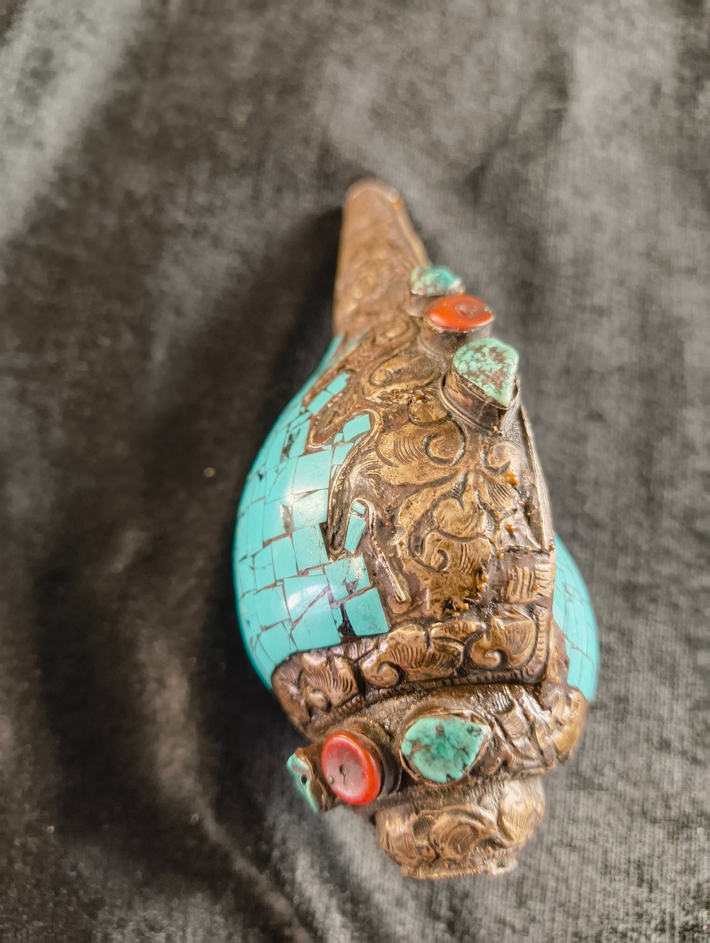 Conchiglia Tromba rituale tibetana rivestita con metallo e pietre