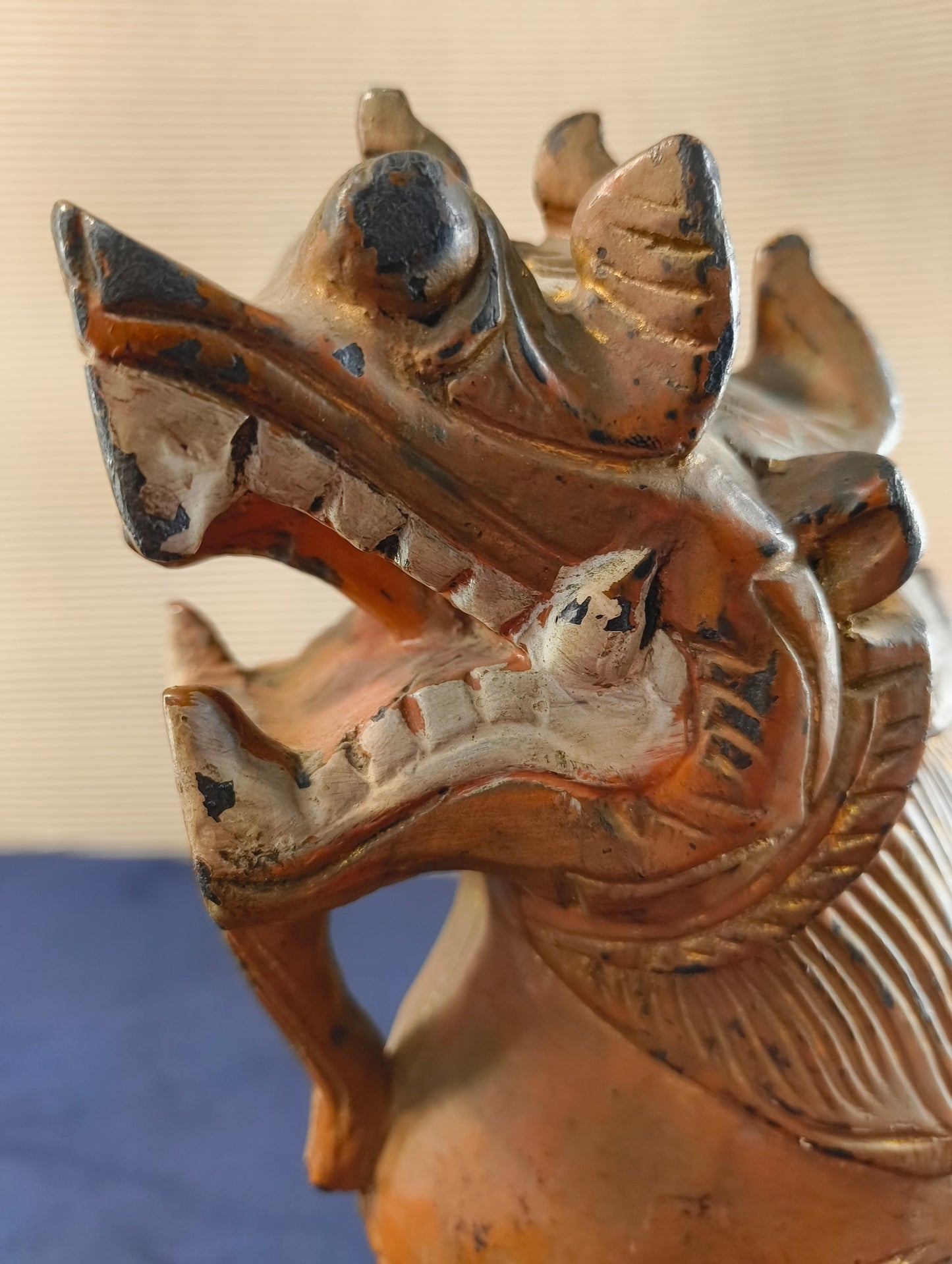 Chien Foo de style Ming « Chien Lion Gardien - Shishi » en bois polychrome