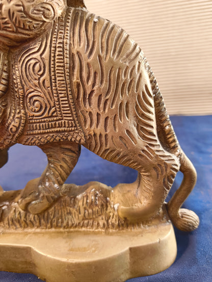 Durga with Tiger - Statue - Patinated bronze - India - Second half of the 20th century