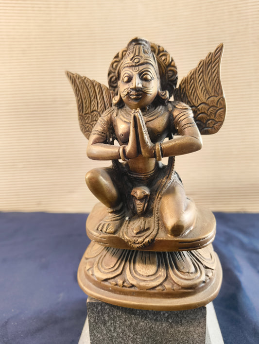 Bronze patiné - Garuda en prière - Tibet - Seconde moitié du XXe siècle