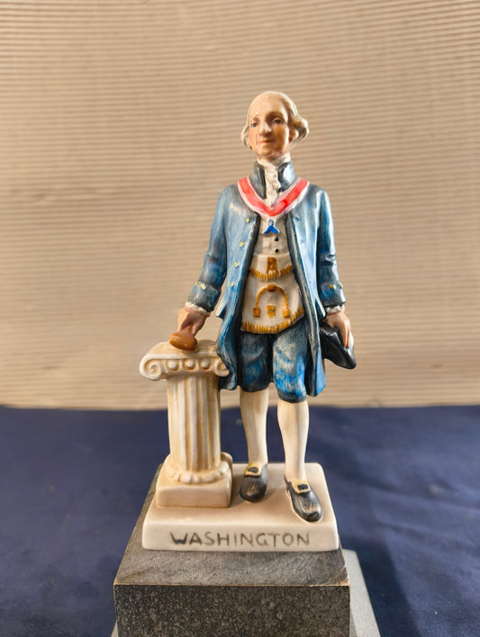 Franc-maçonnerie - Statuette en porcelaine G. Washington - Allemagne 1957