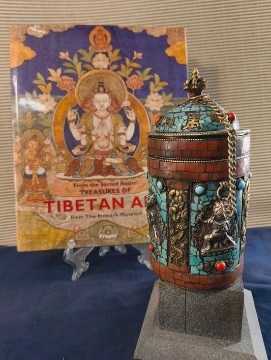 Scatola a uso rituale buddhista in rame, turchese, corallo e ottone, seconda metà del XX sec.