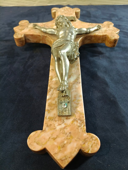 Croce in marmo rosso di Verona con Cristo in pressofusione fine 1800 - Italia -