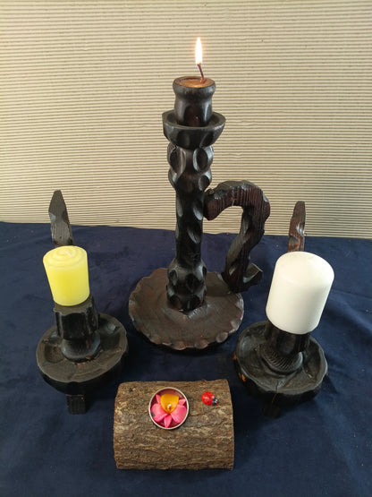 4 candelieri in stile medioevale popolare in legno - Italia