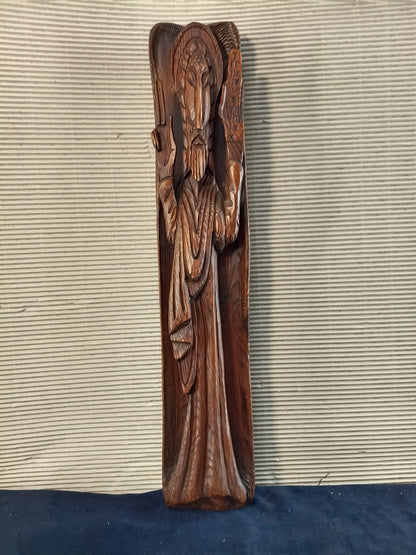 Scultura in legno in altorilievo raffigurante Mosè con le Tavole della Legge - Europa - 51 cm